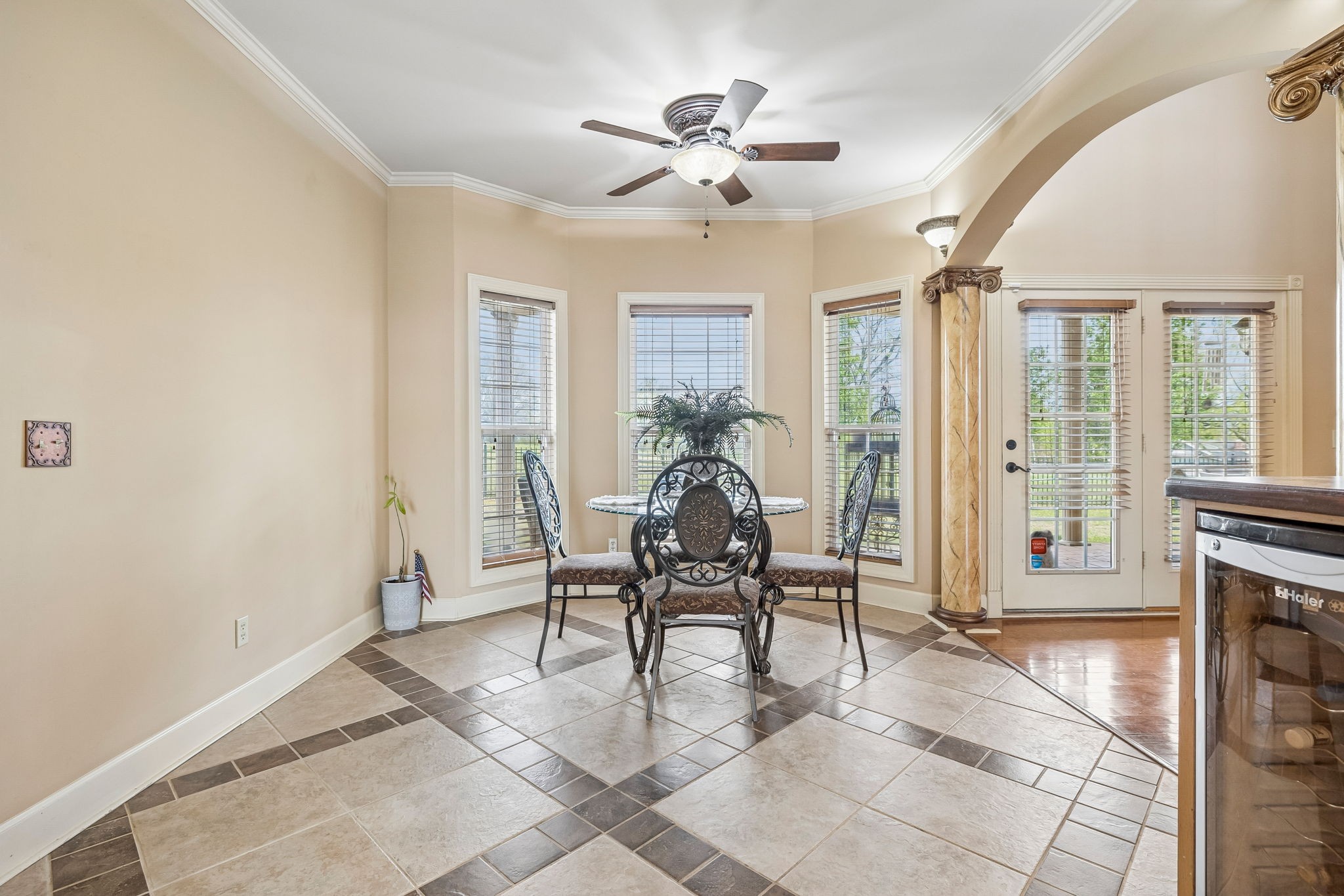 1011 Robertson Rd