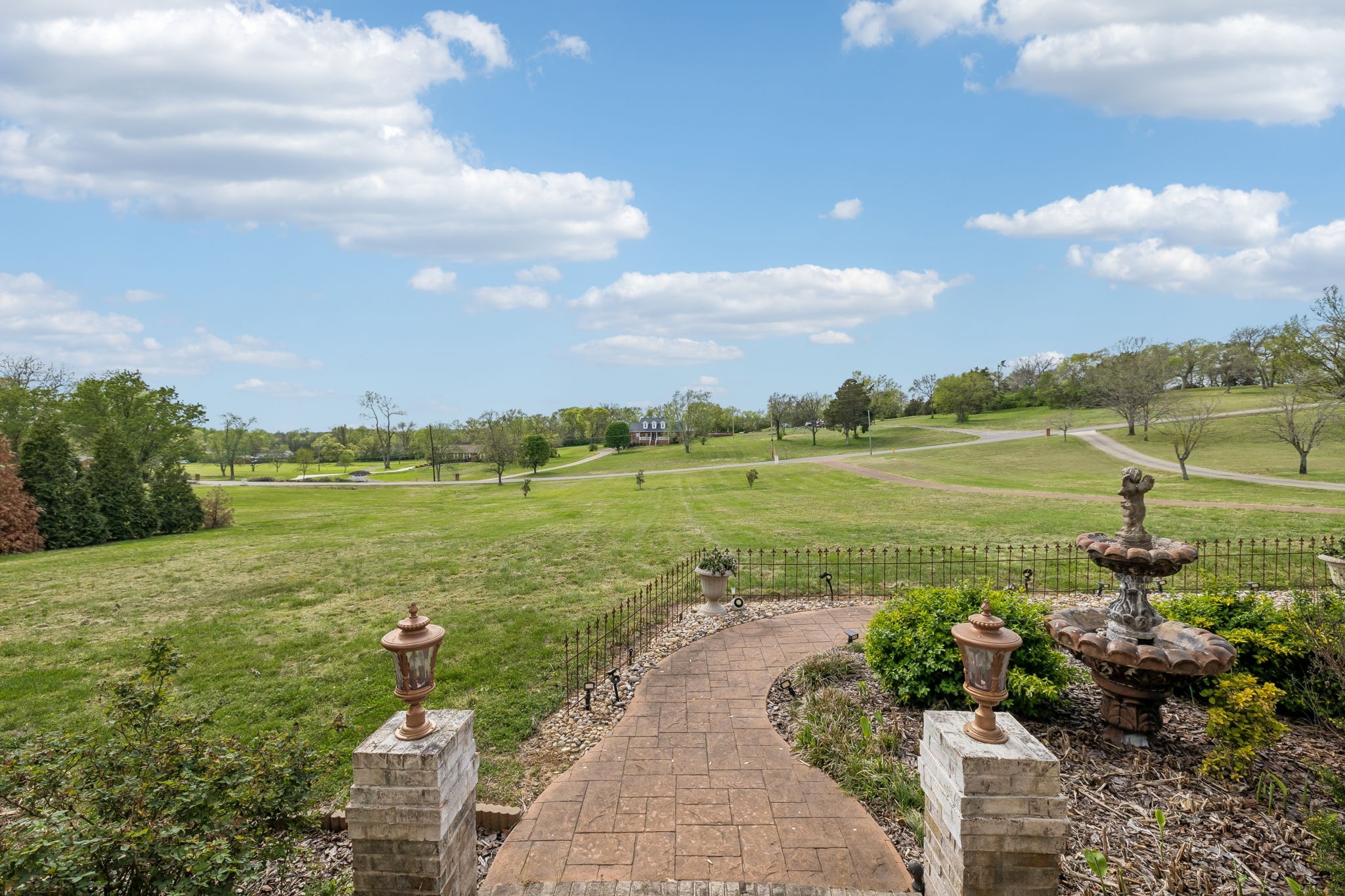1011 Robertson Rd