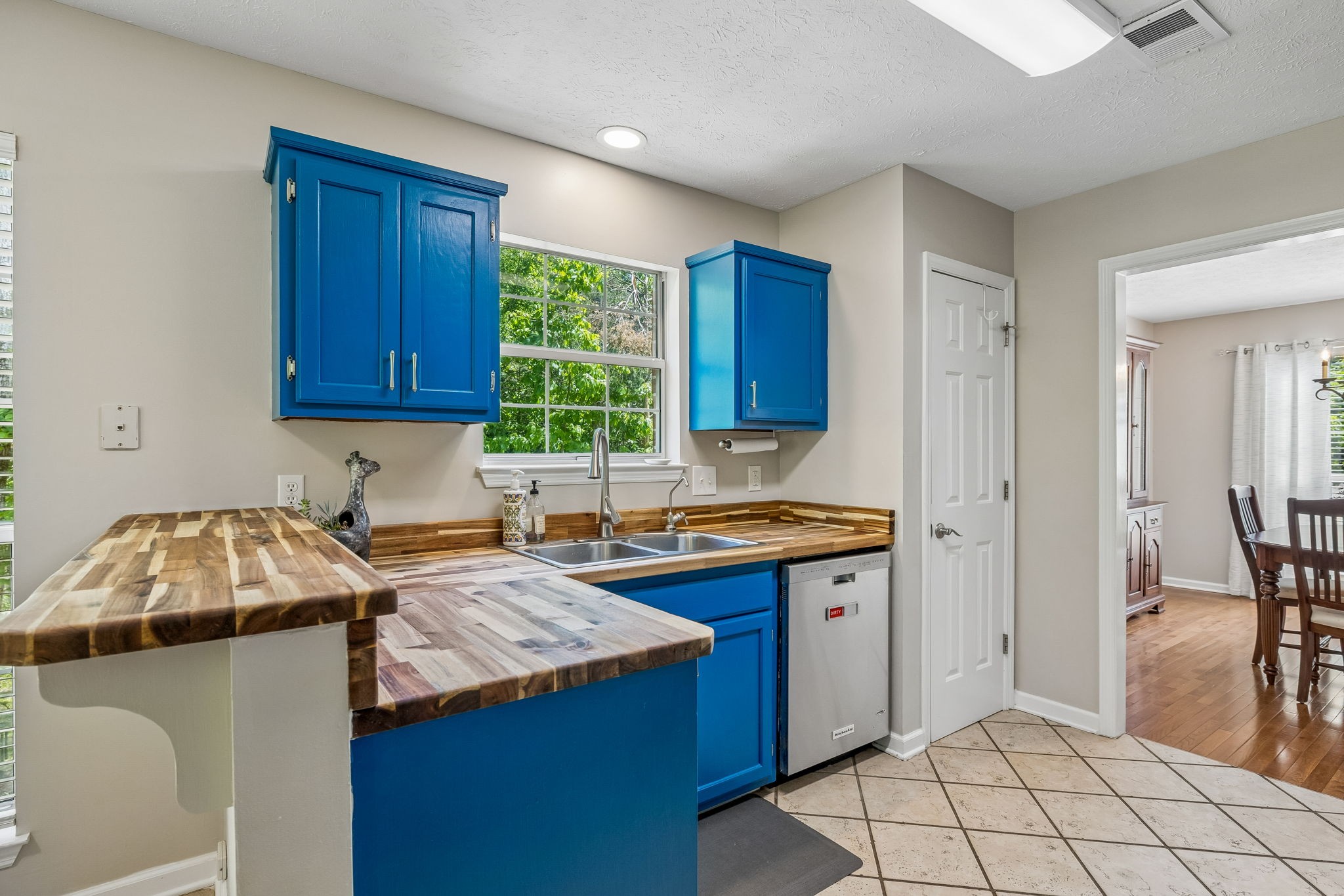 4146 Elizabeth Dr