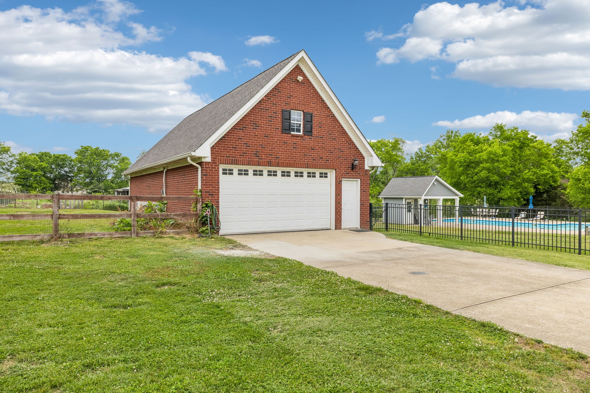 2801 Buckner Ln