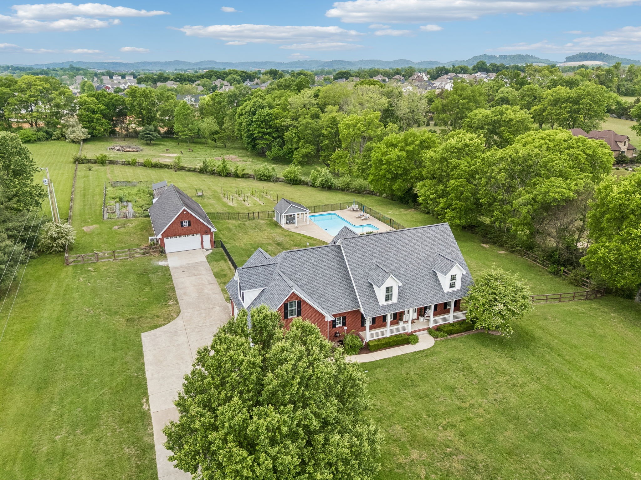 2801 Buckner Ln