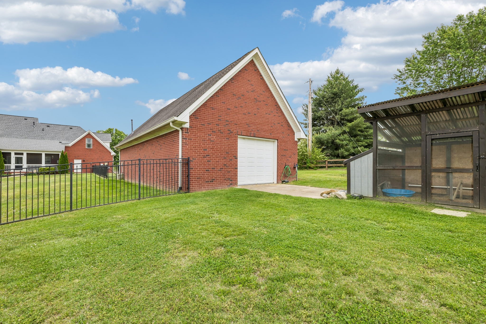 2801 Buckner Ln