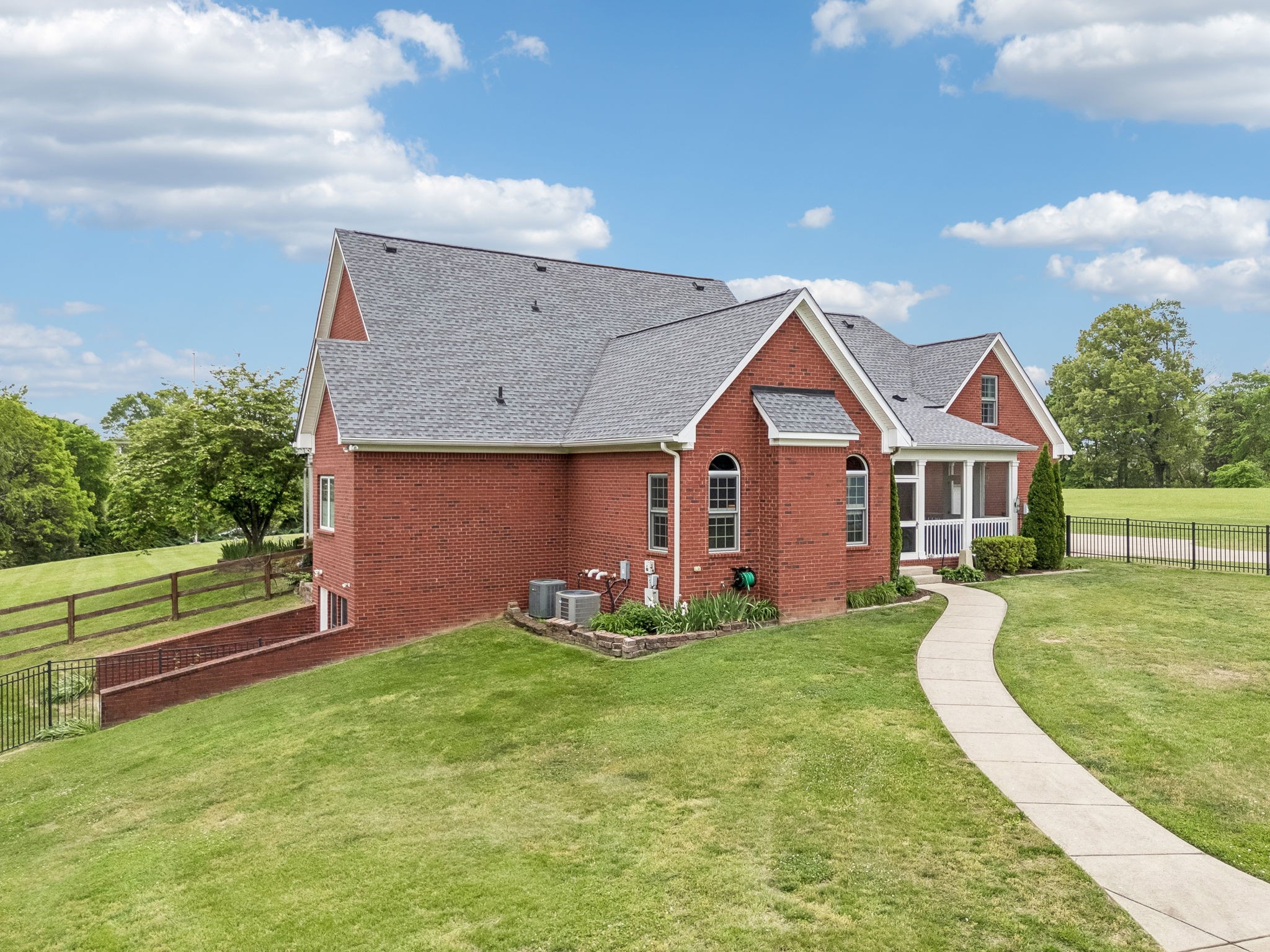 2801 Buckner Ln