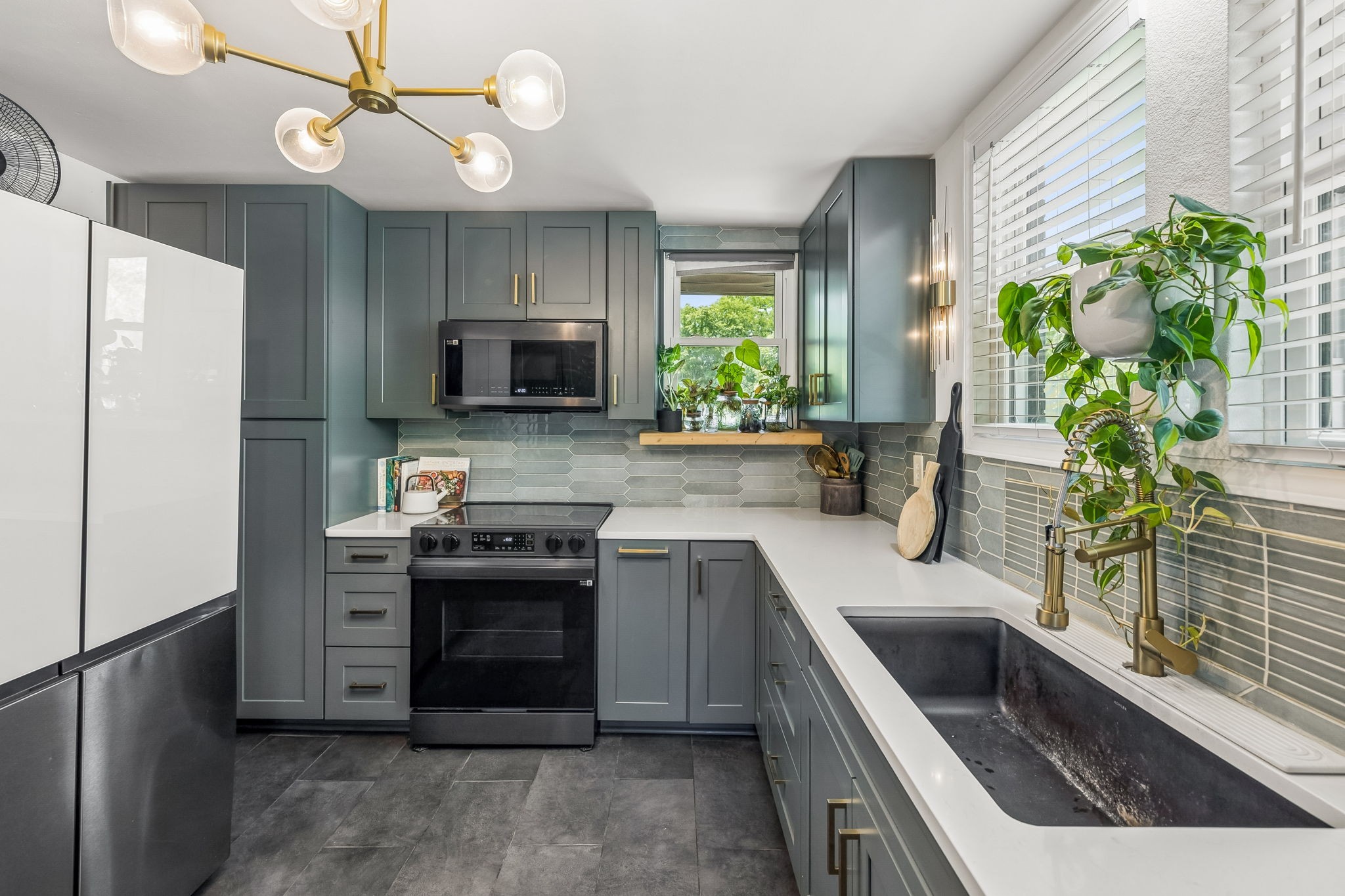 53 Re Davenport Ave