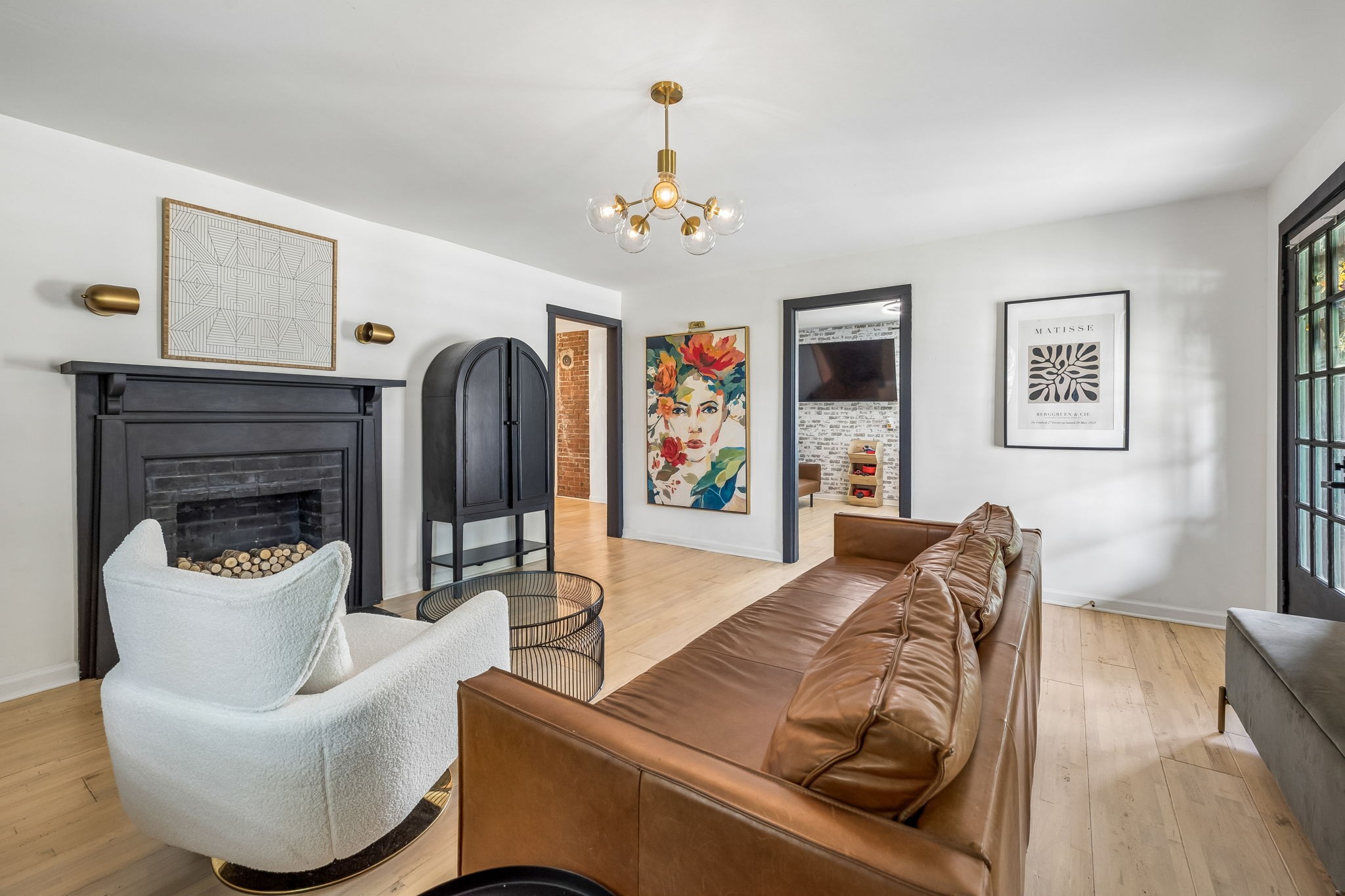 53 Re Davenport Ave