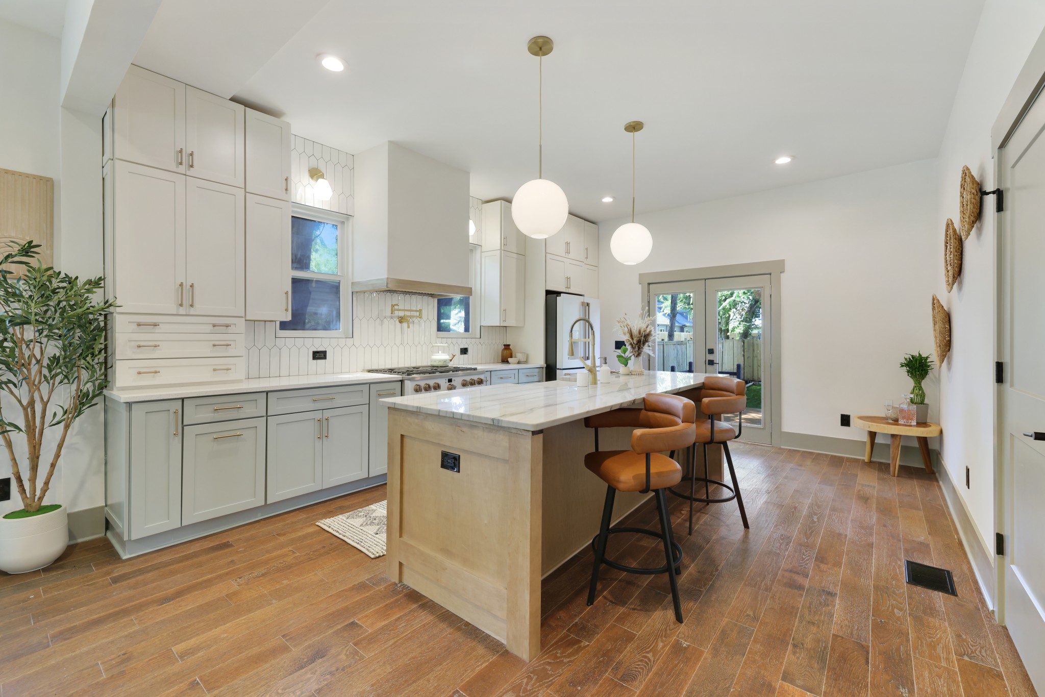 1408 Douglas Ave