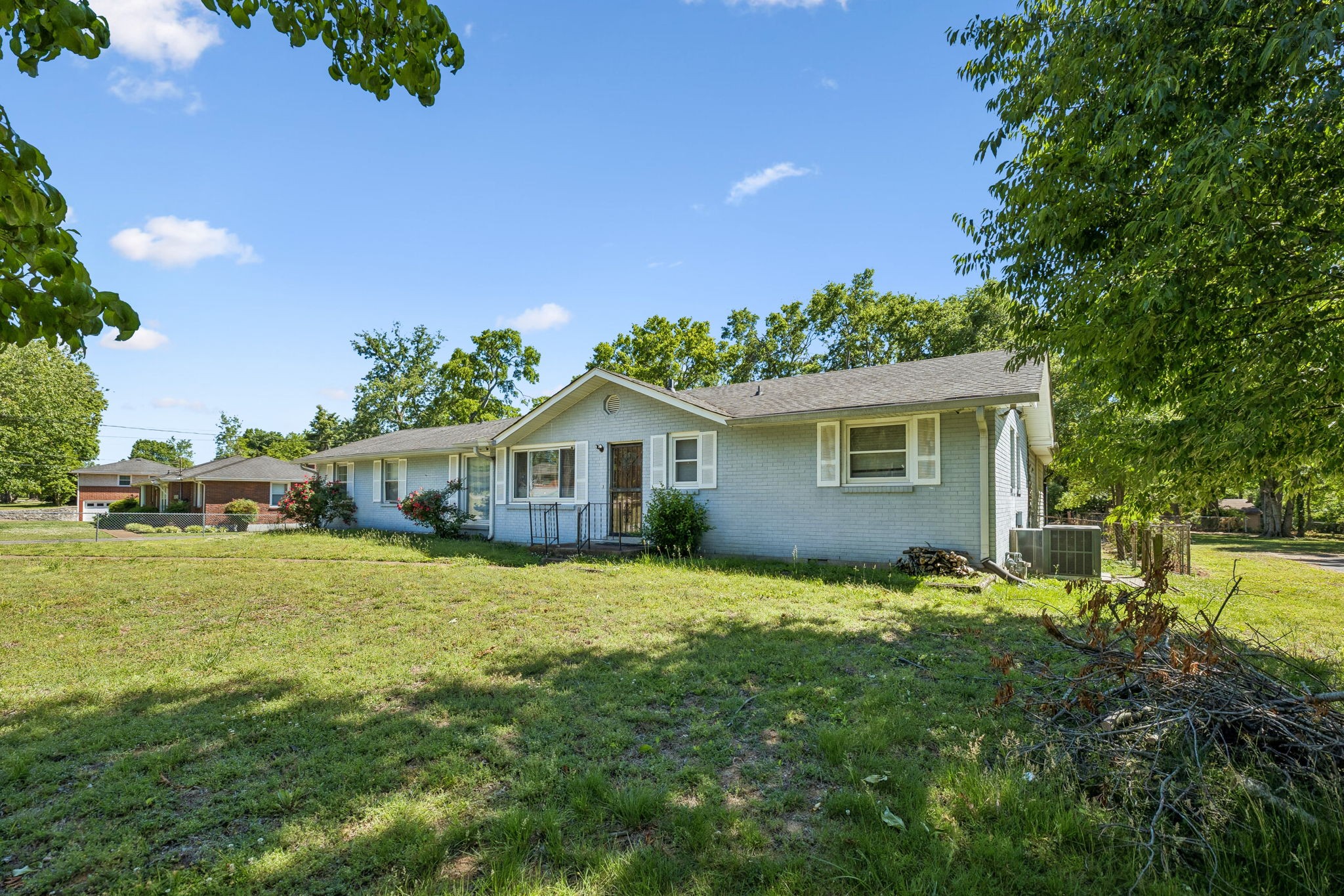 722 Robert Burns Dr