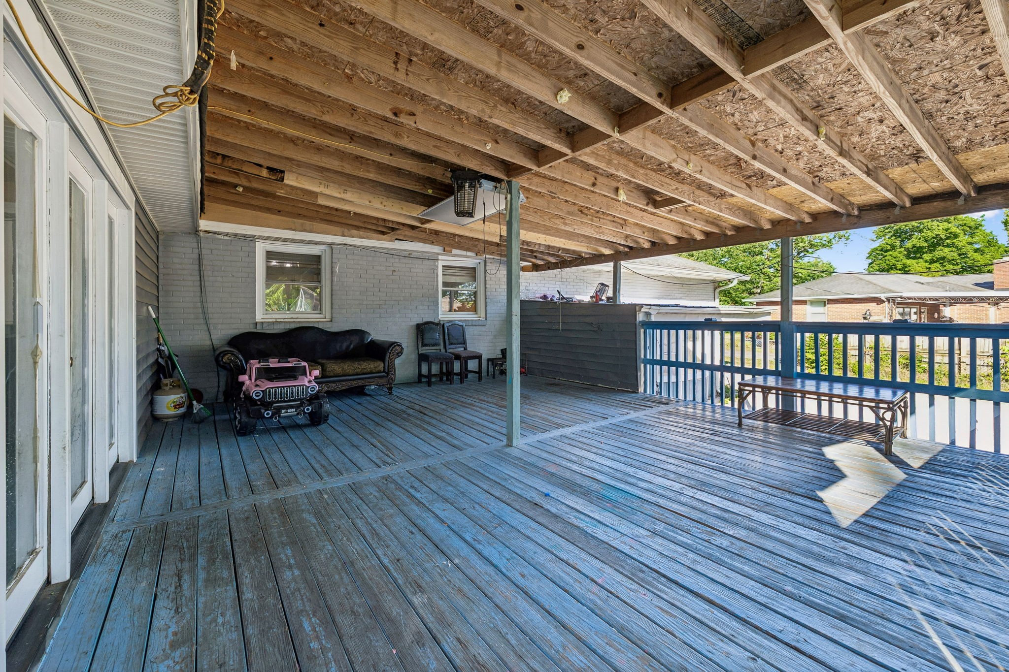 722 Robert Burns Dr
