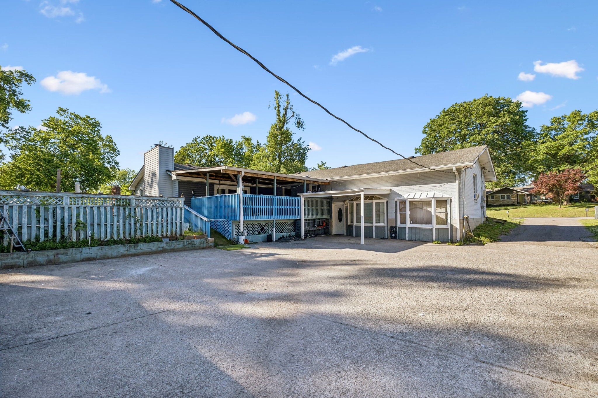 722 Robert Burns Dr