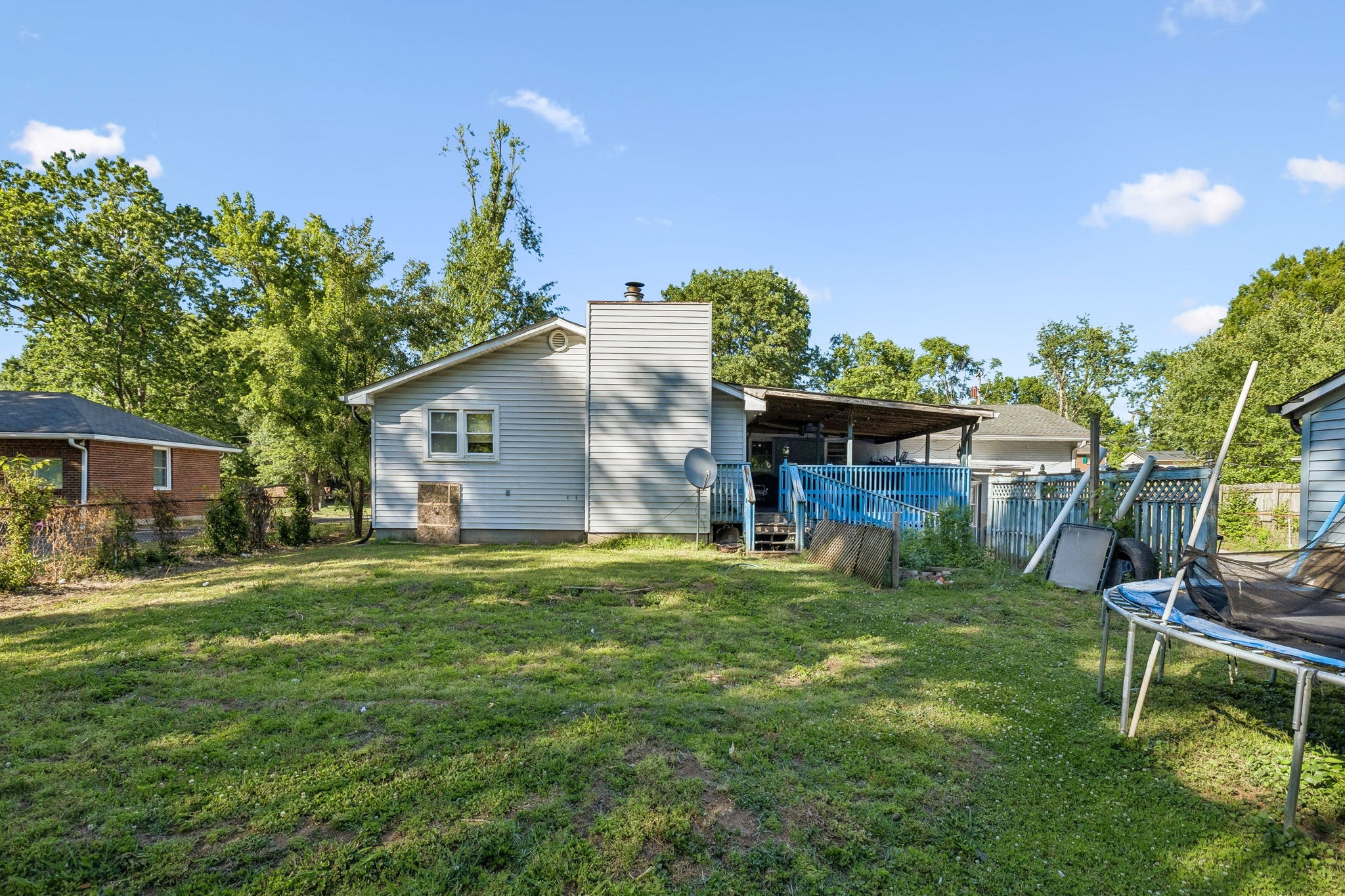 722 Robert Burns Dr