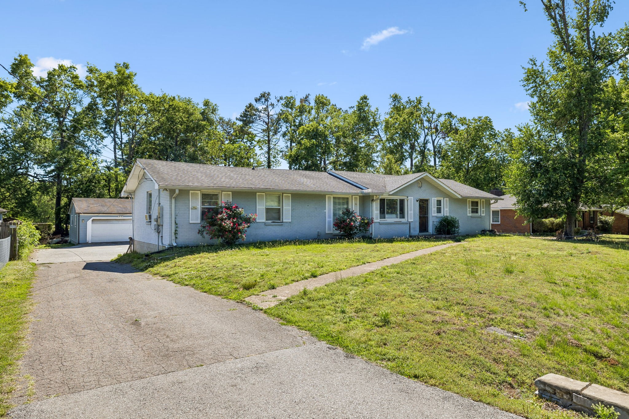 722 Robert Burns Dr
