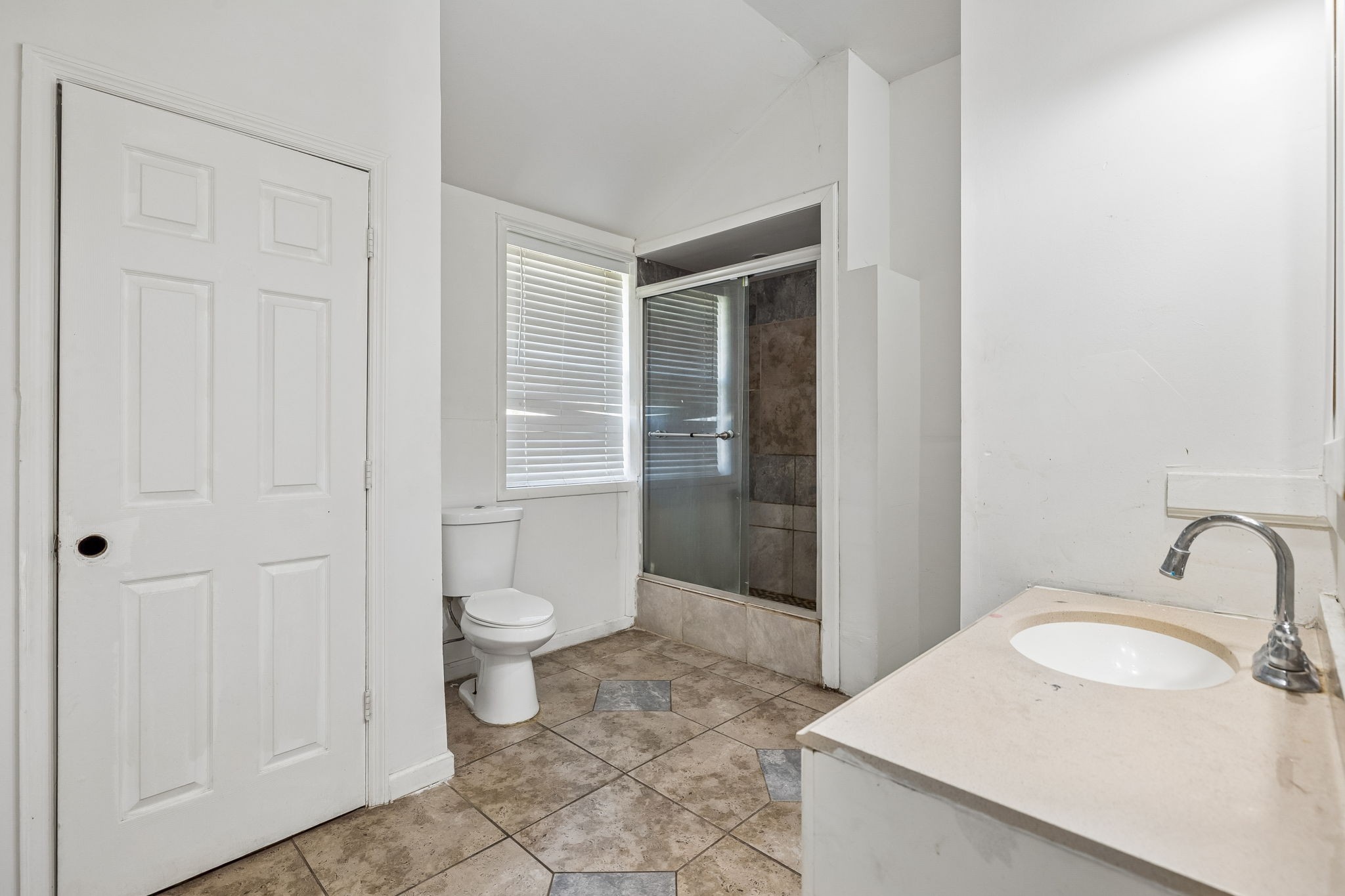 722 Robert Burns Dr