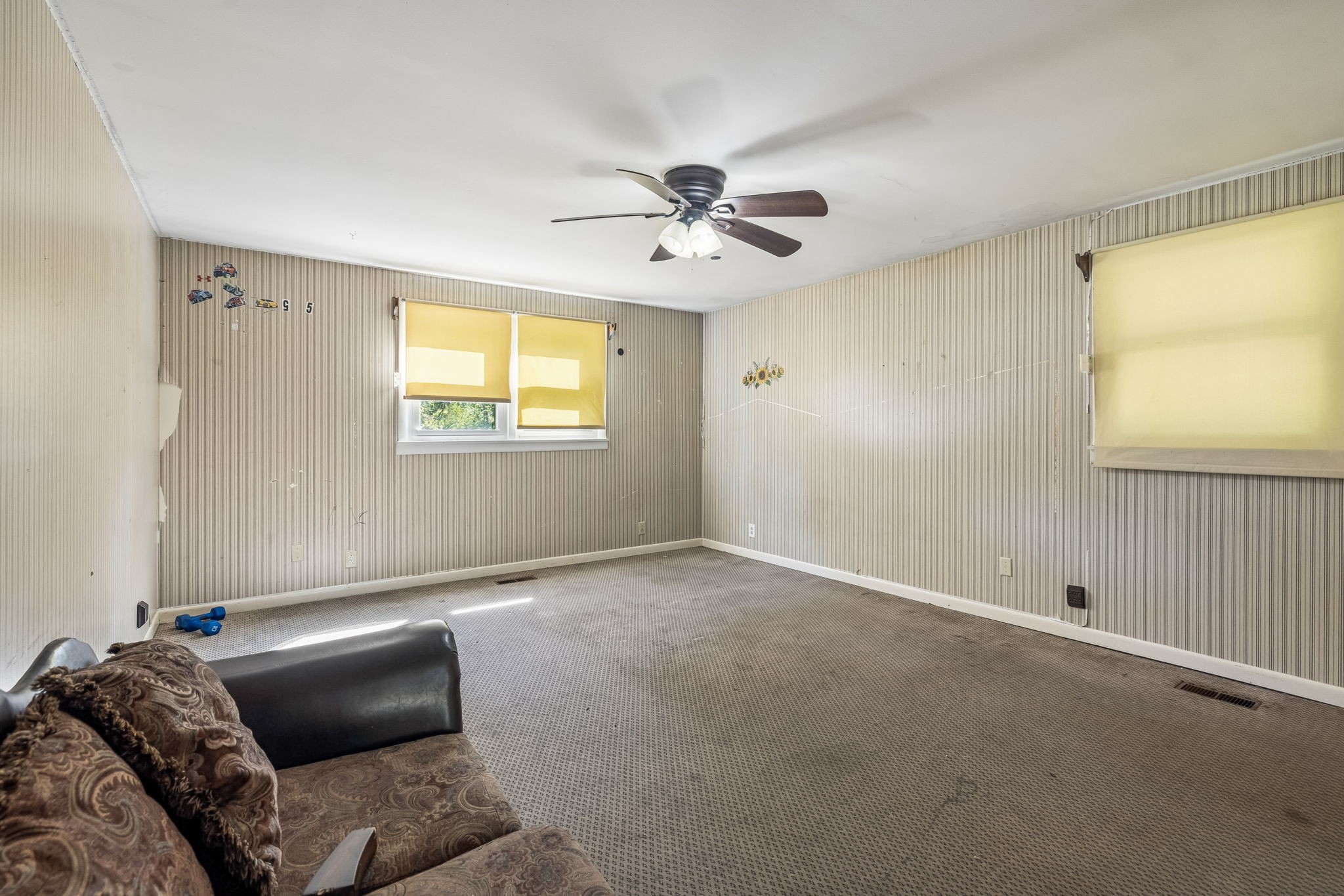 722 Robert Burns Dr