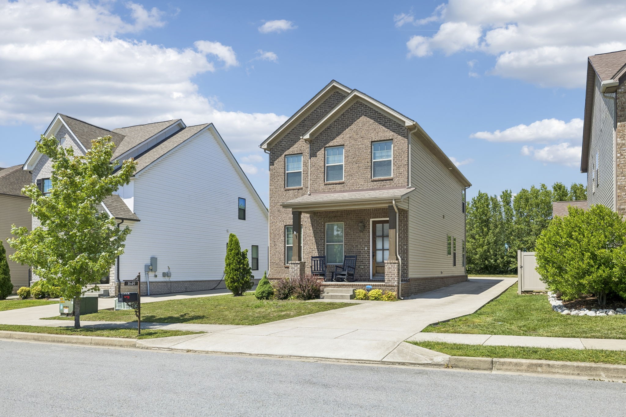 1649 Brockton Ln