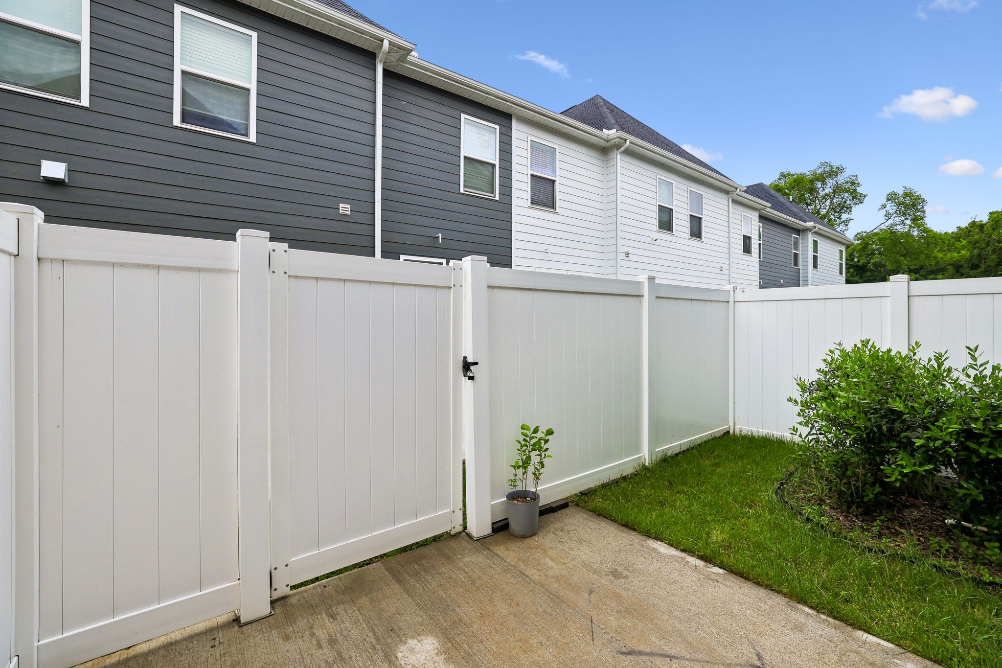 3307 Deerchase Cir