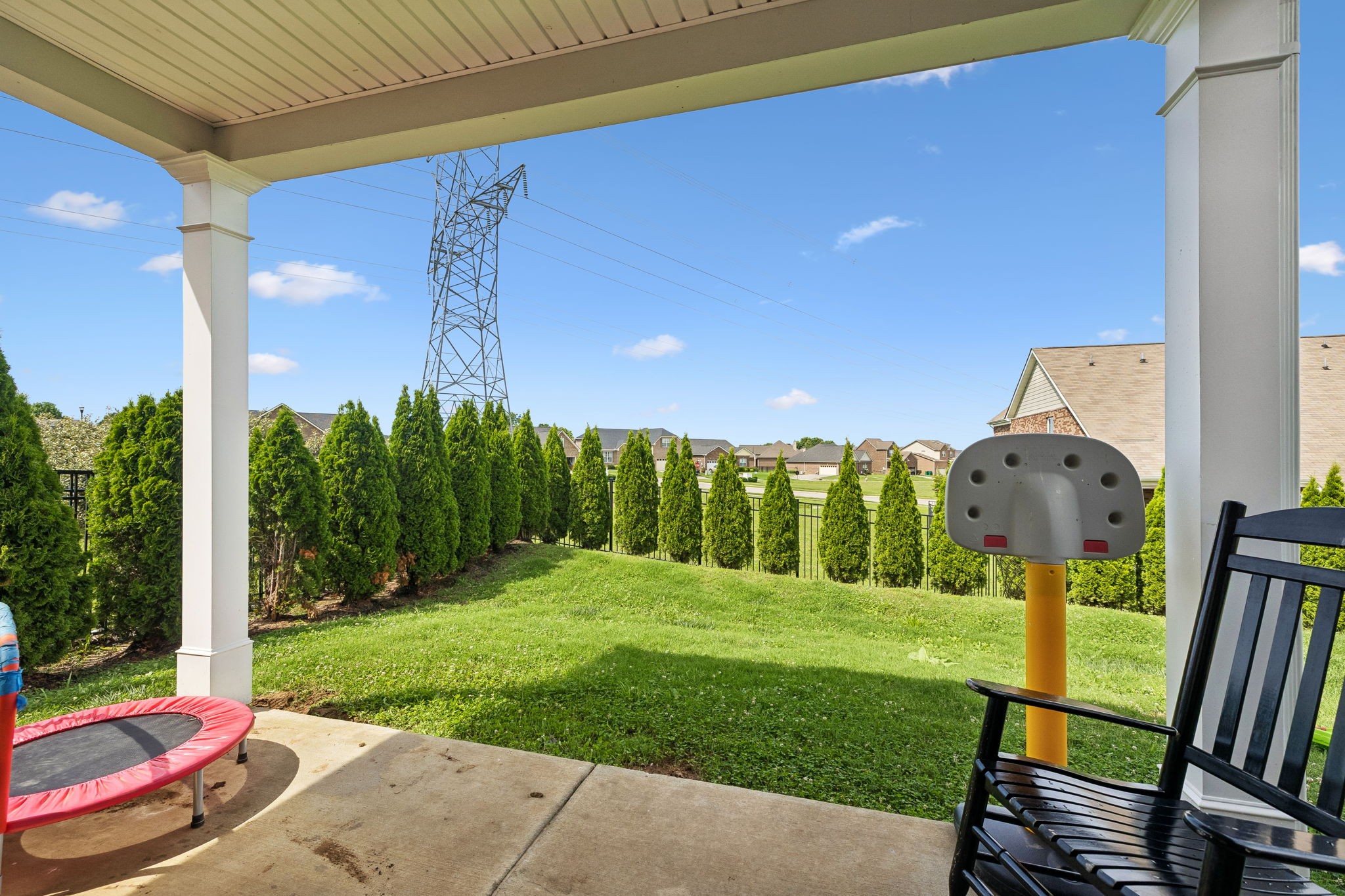 9003 Lockeland Dr