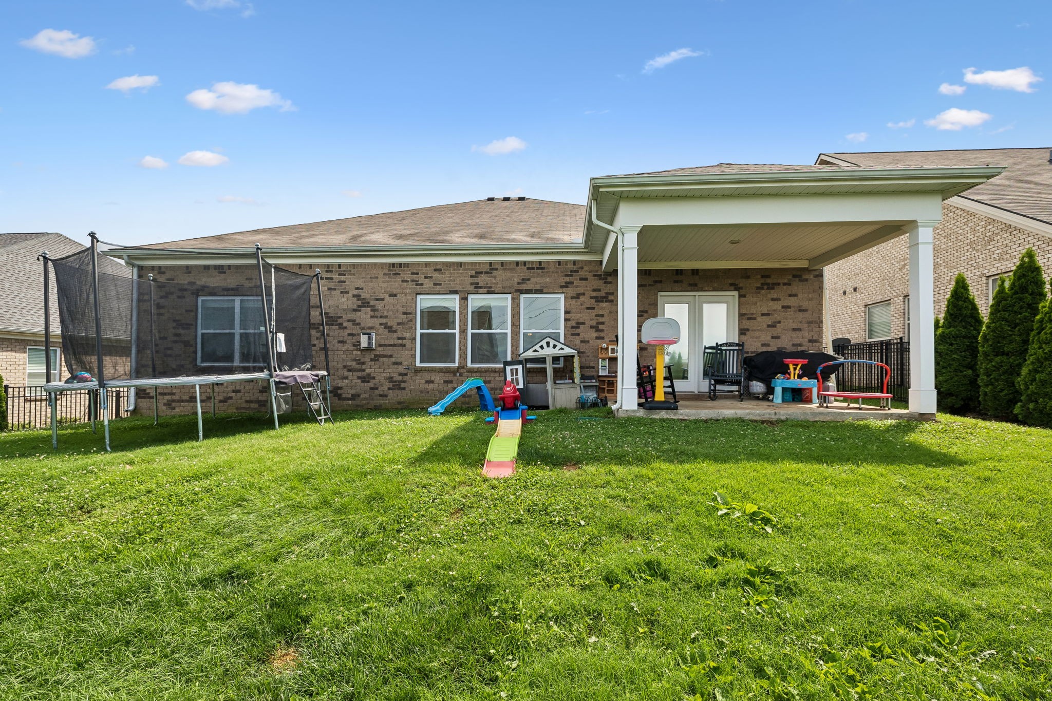 9003 Lockeland Dr