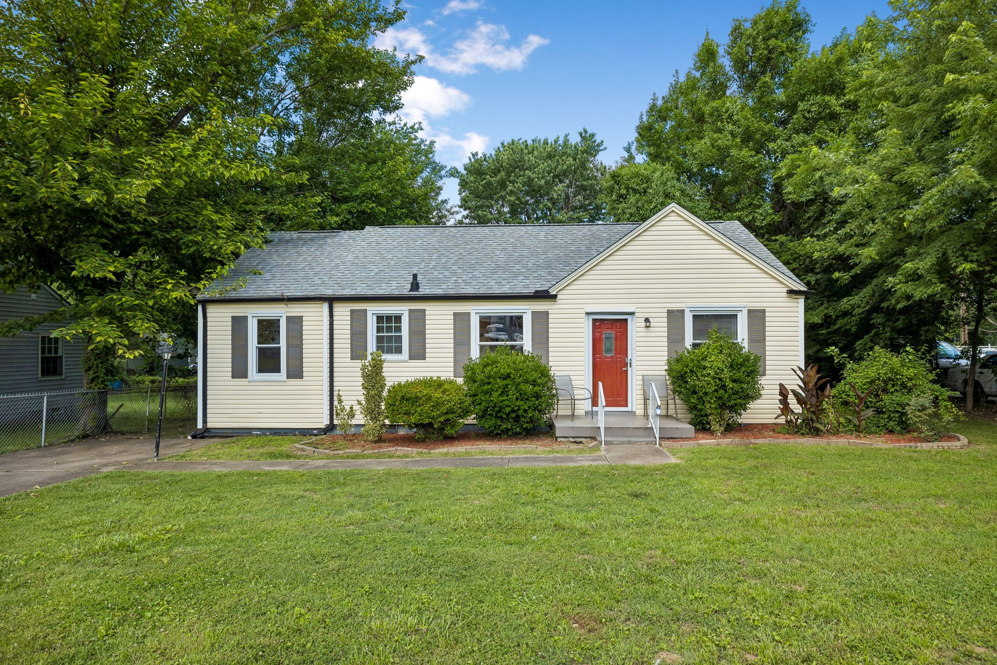 1005 Aladdin Dr