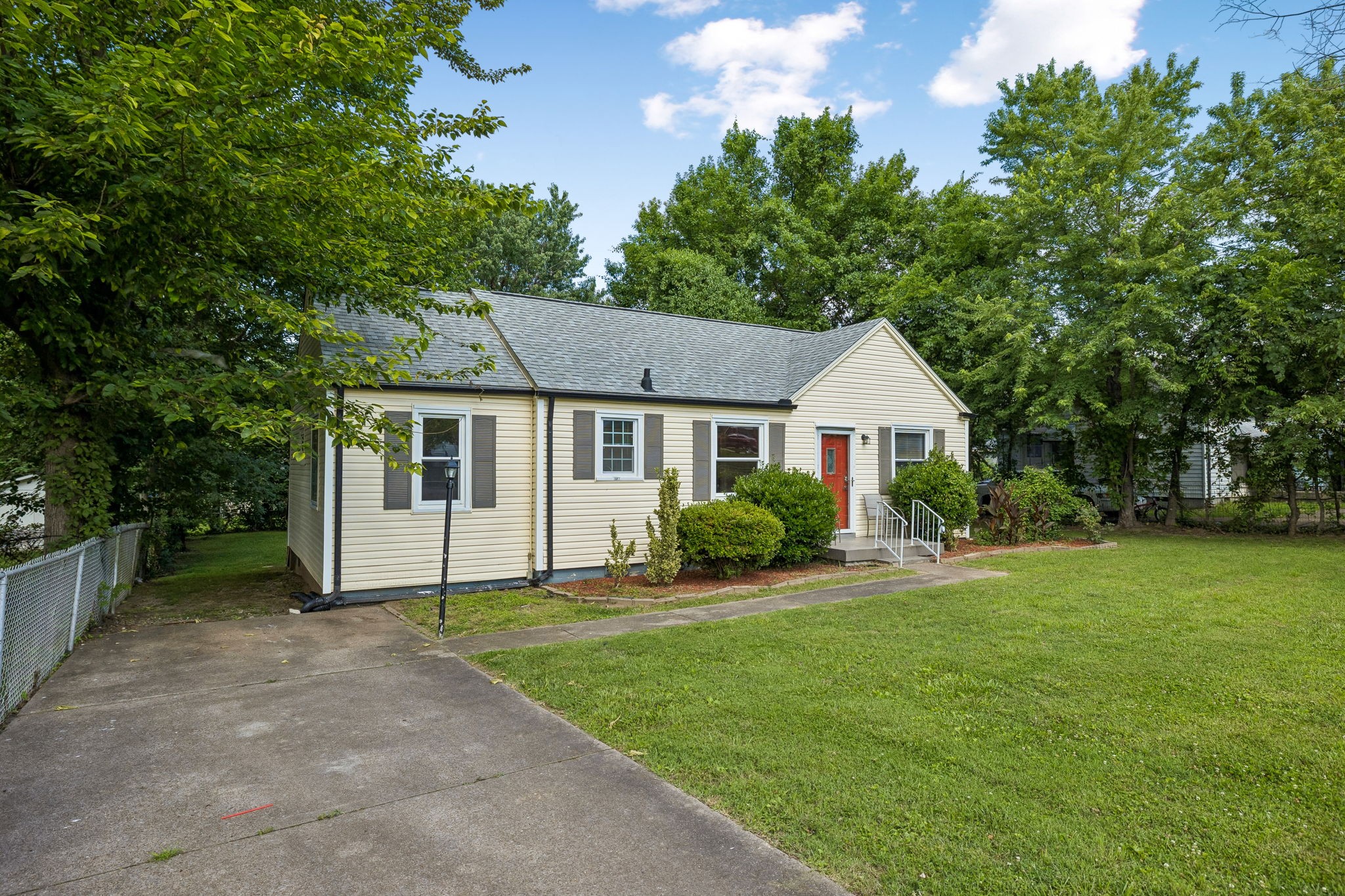 1005 Aladdin Dr