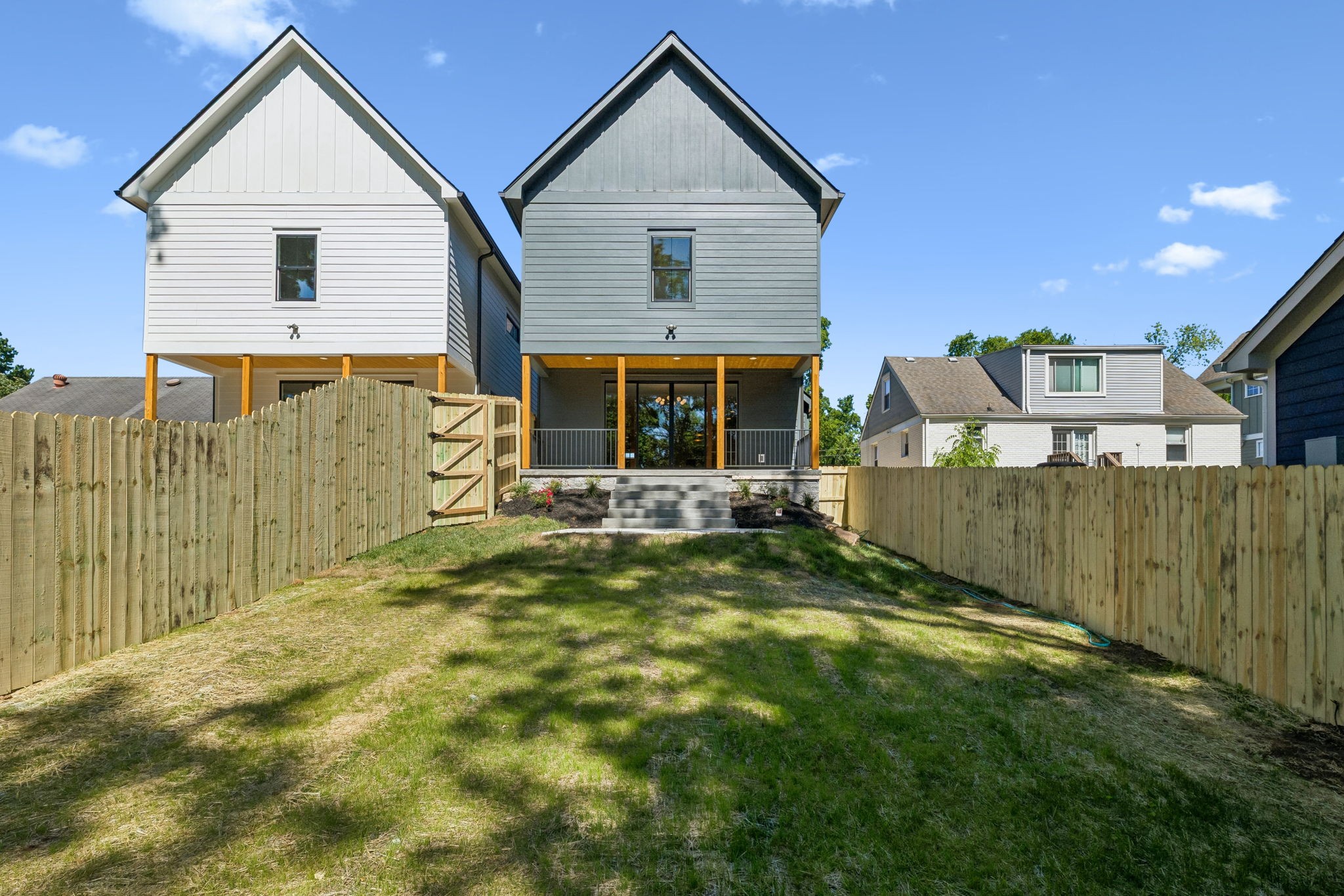 2820B Bronte Ave