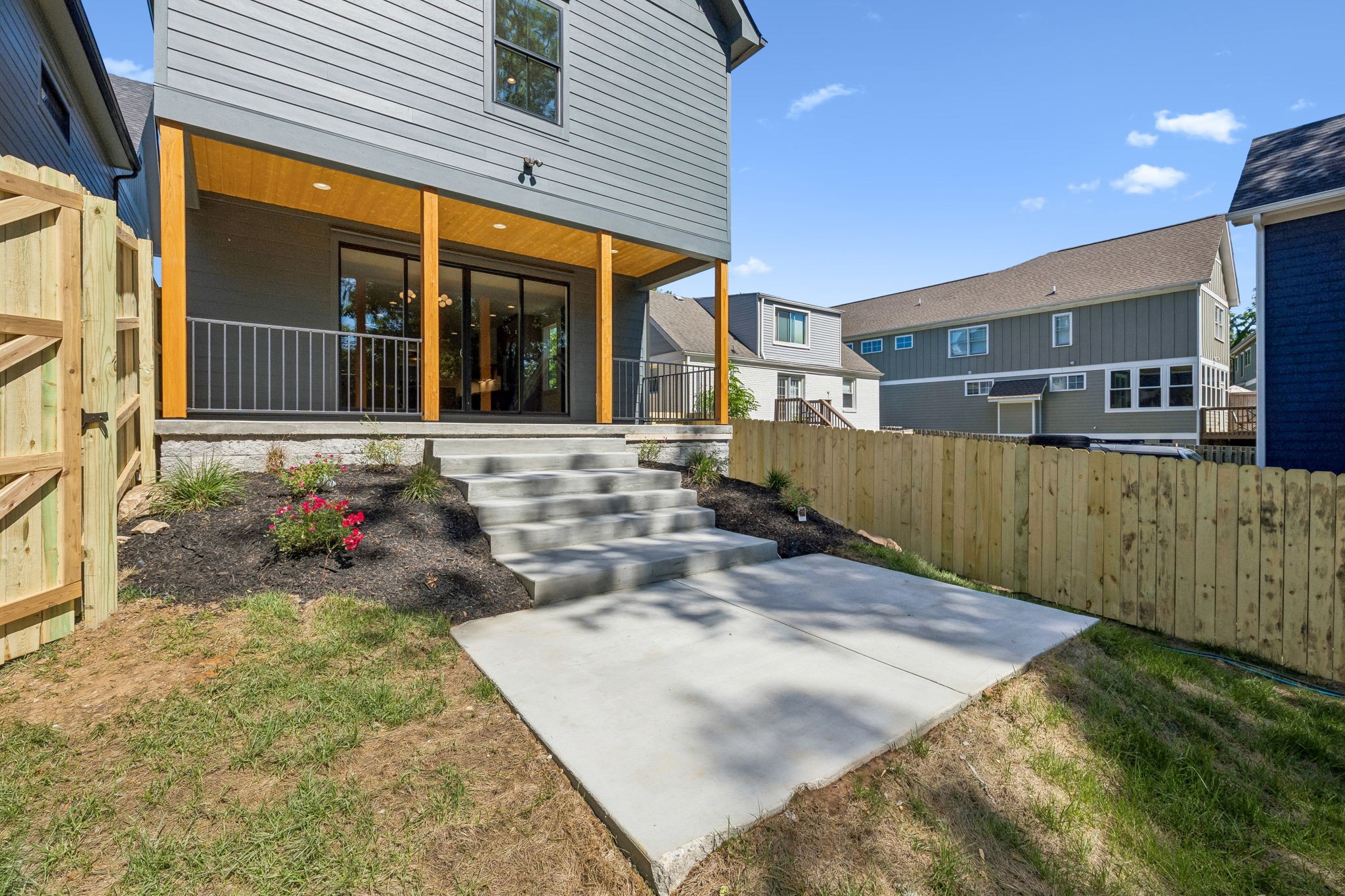 2820B Bronte Ave