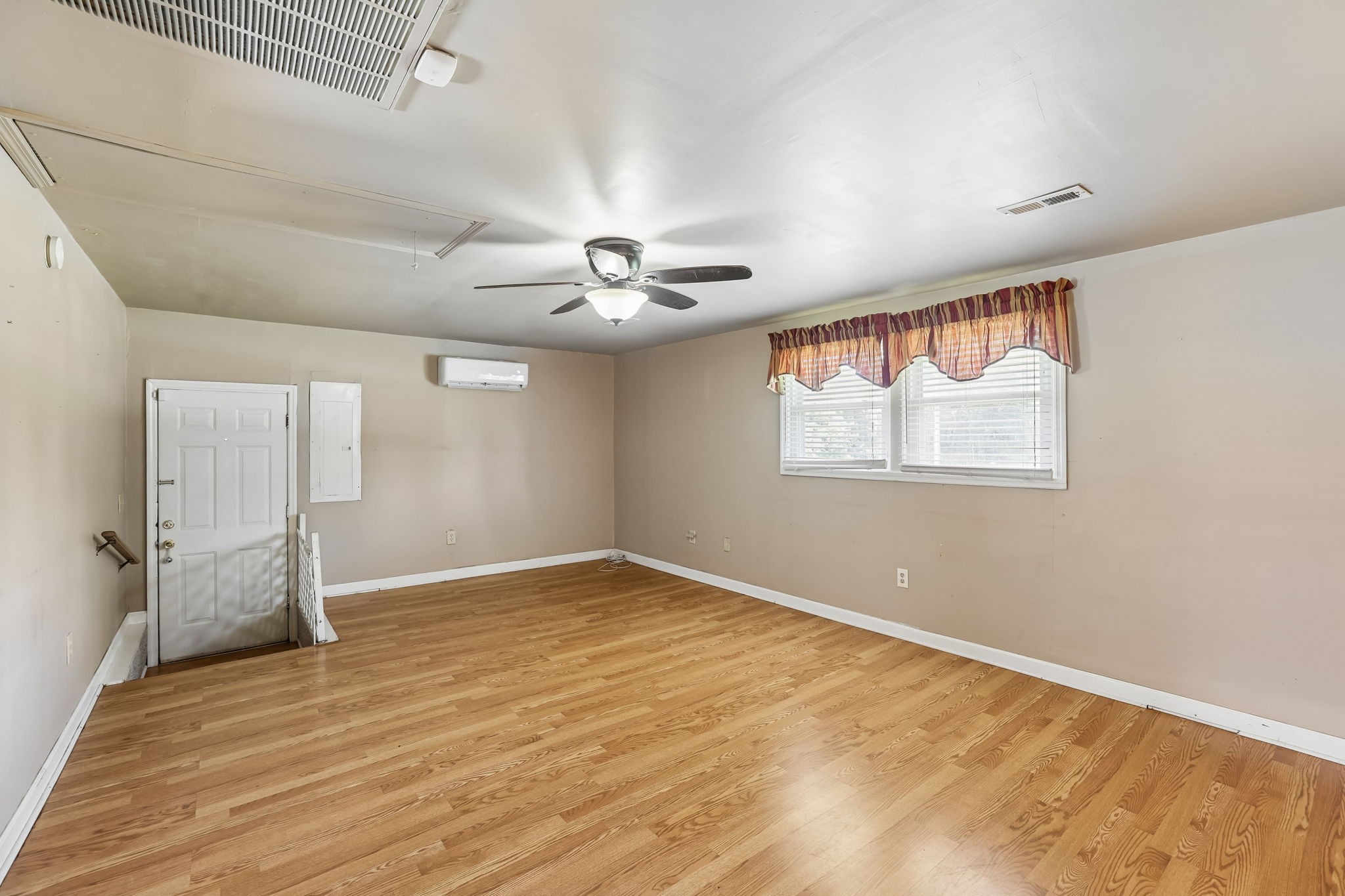1323 Dawson Pl