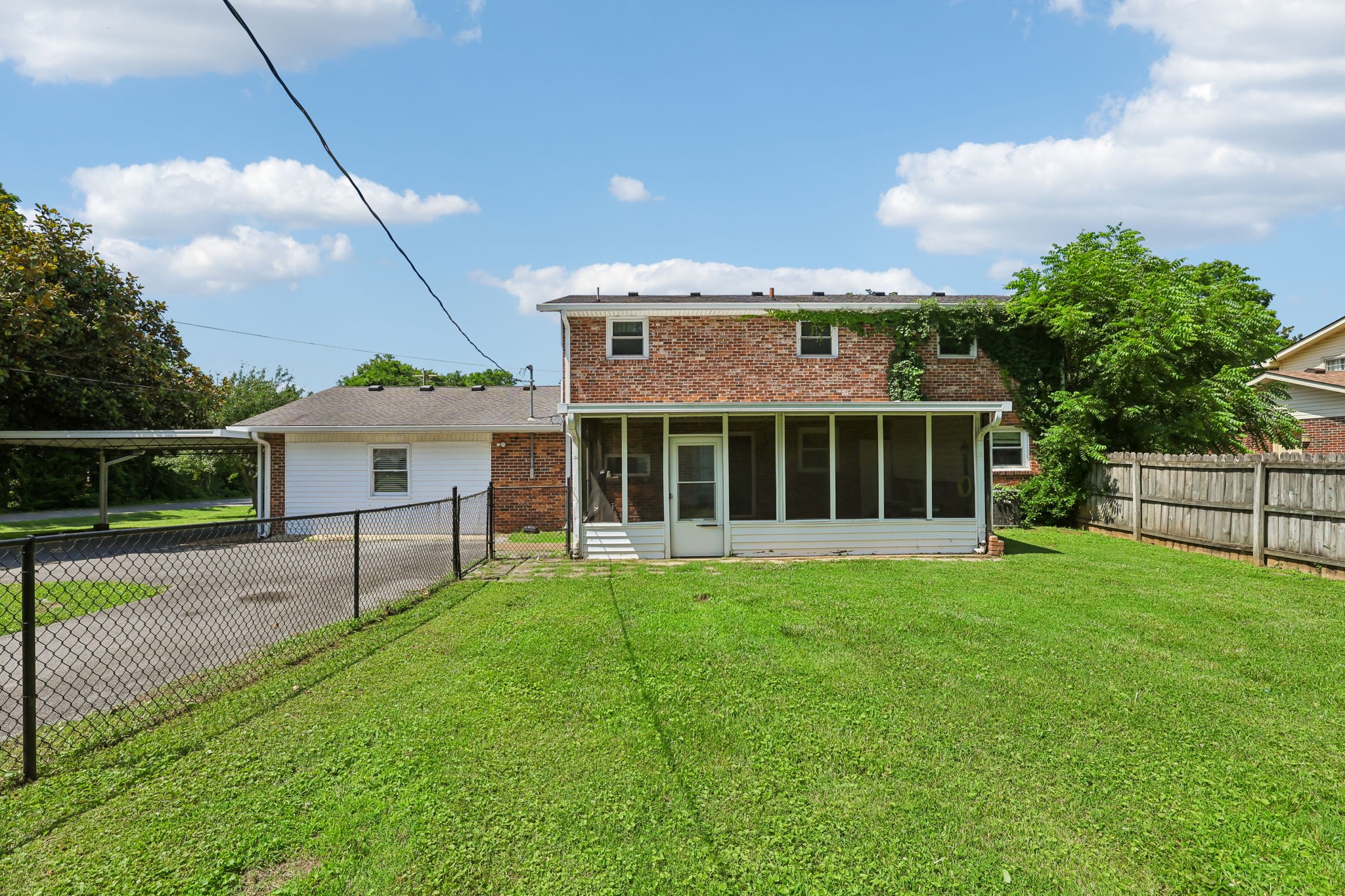 1323 Dawson Pl