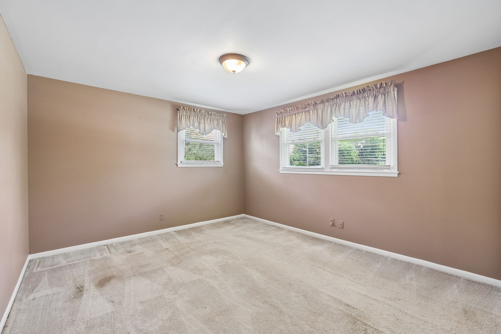 1323 Dawson Pl