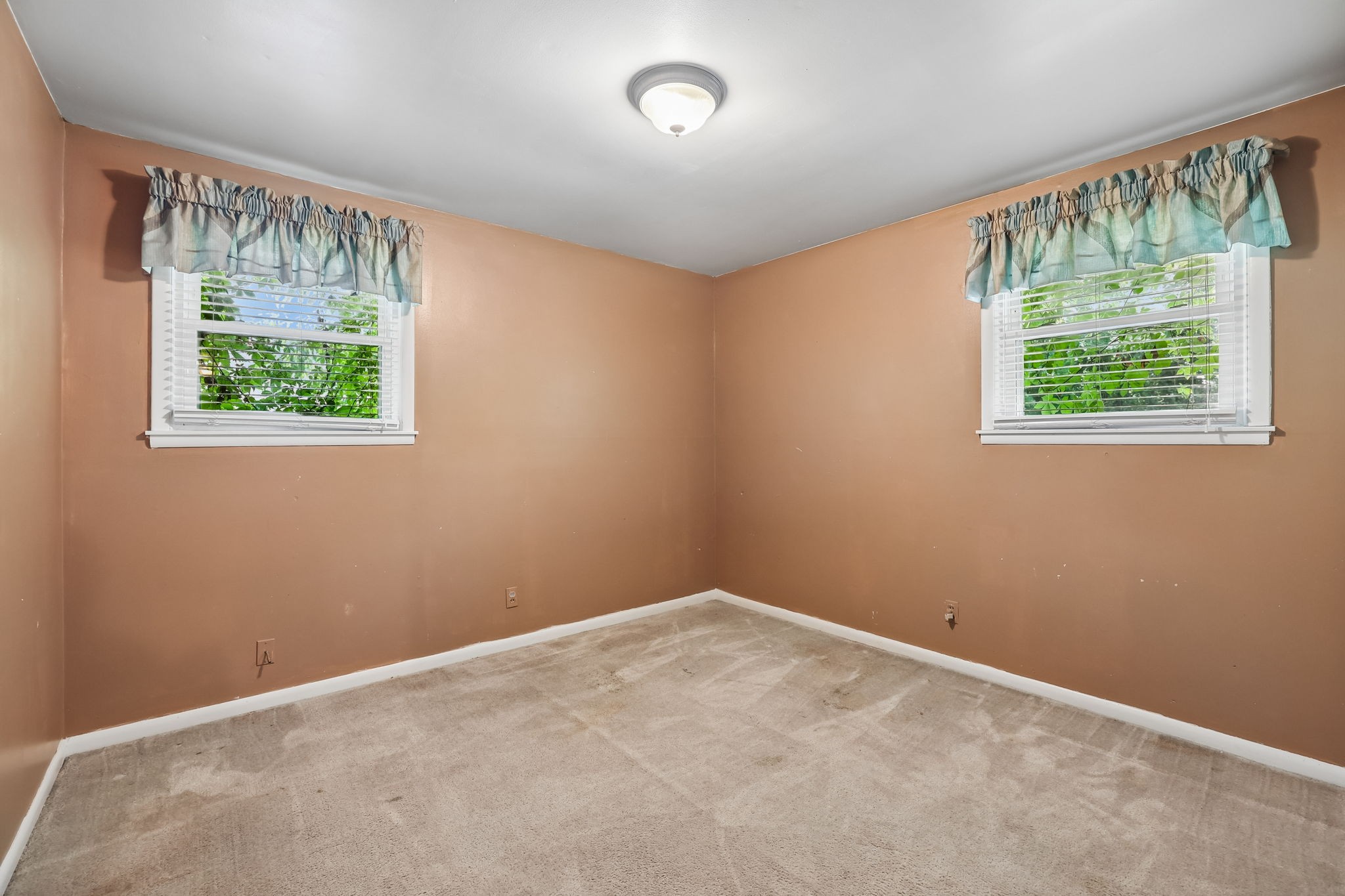 1323 Dawson Pl