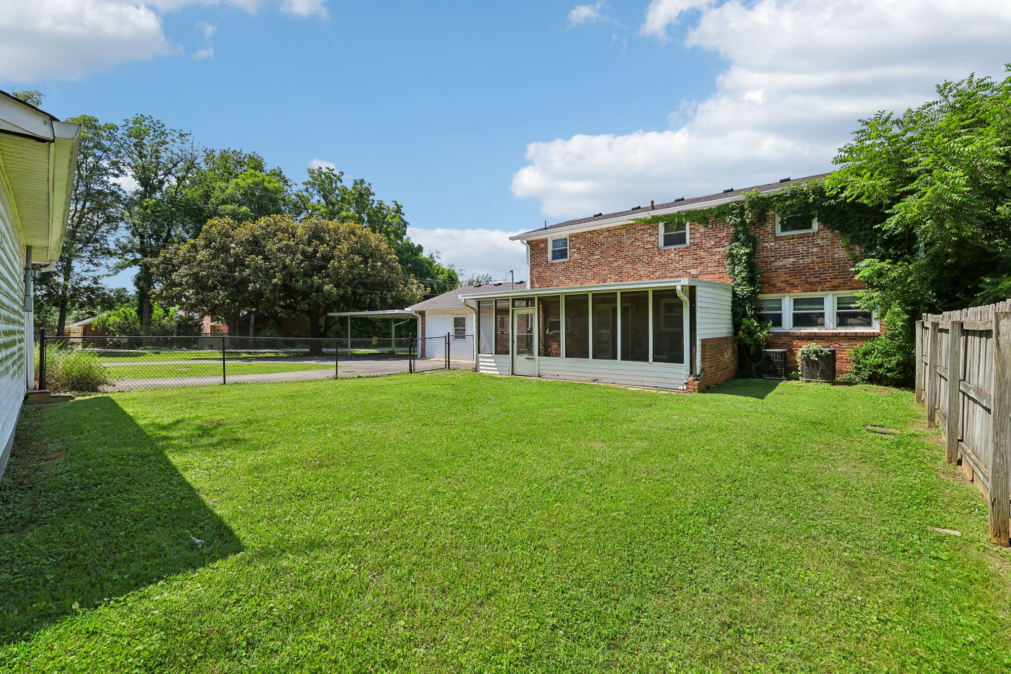 1323 Dawson Pl