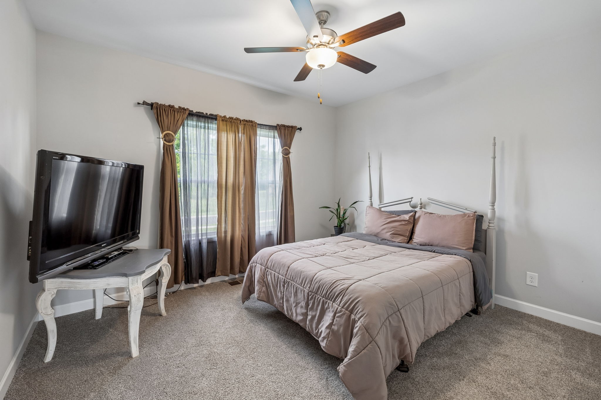 1035 Robert Lee Dr