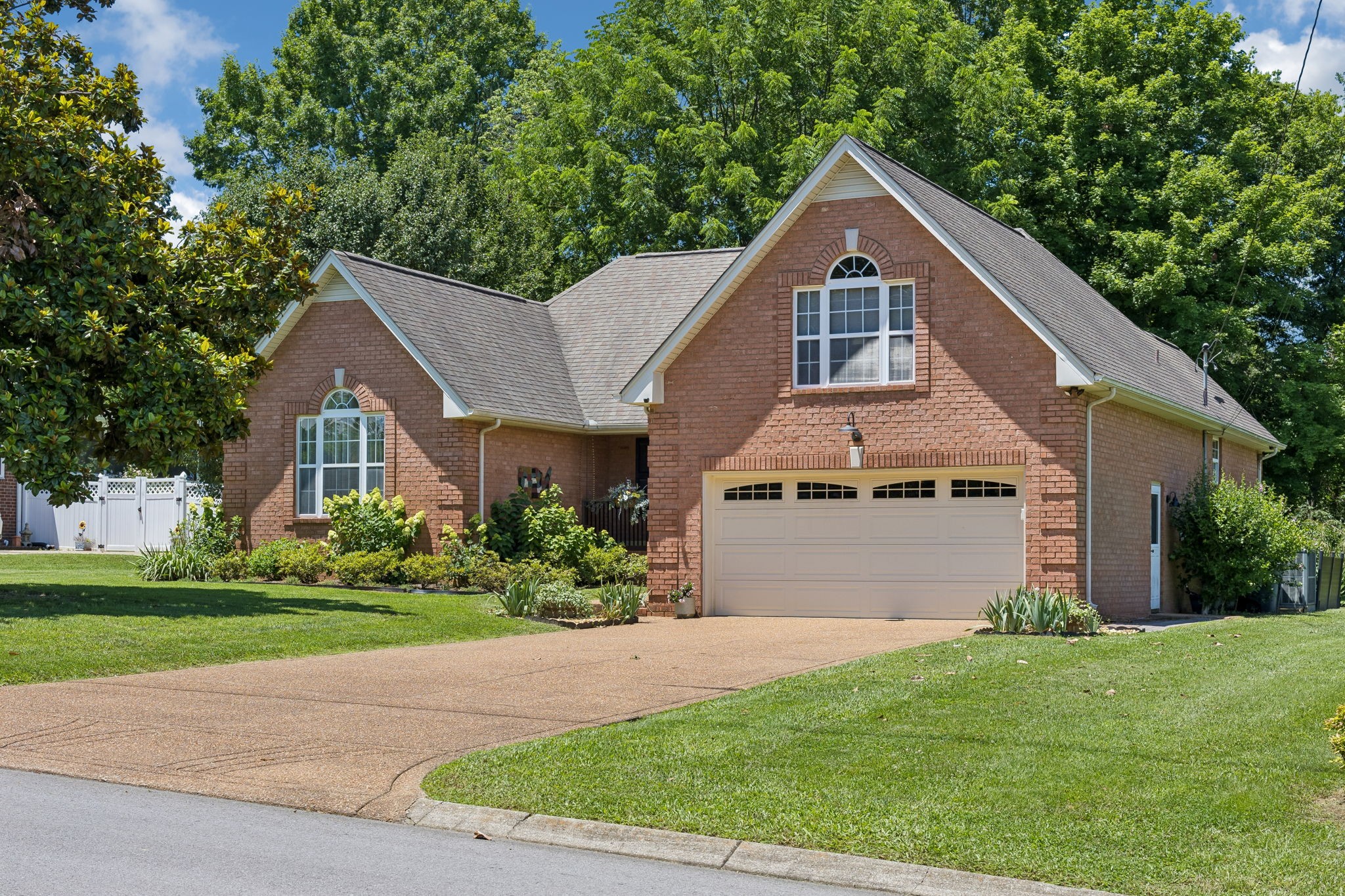 124 W Braxton Ln
