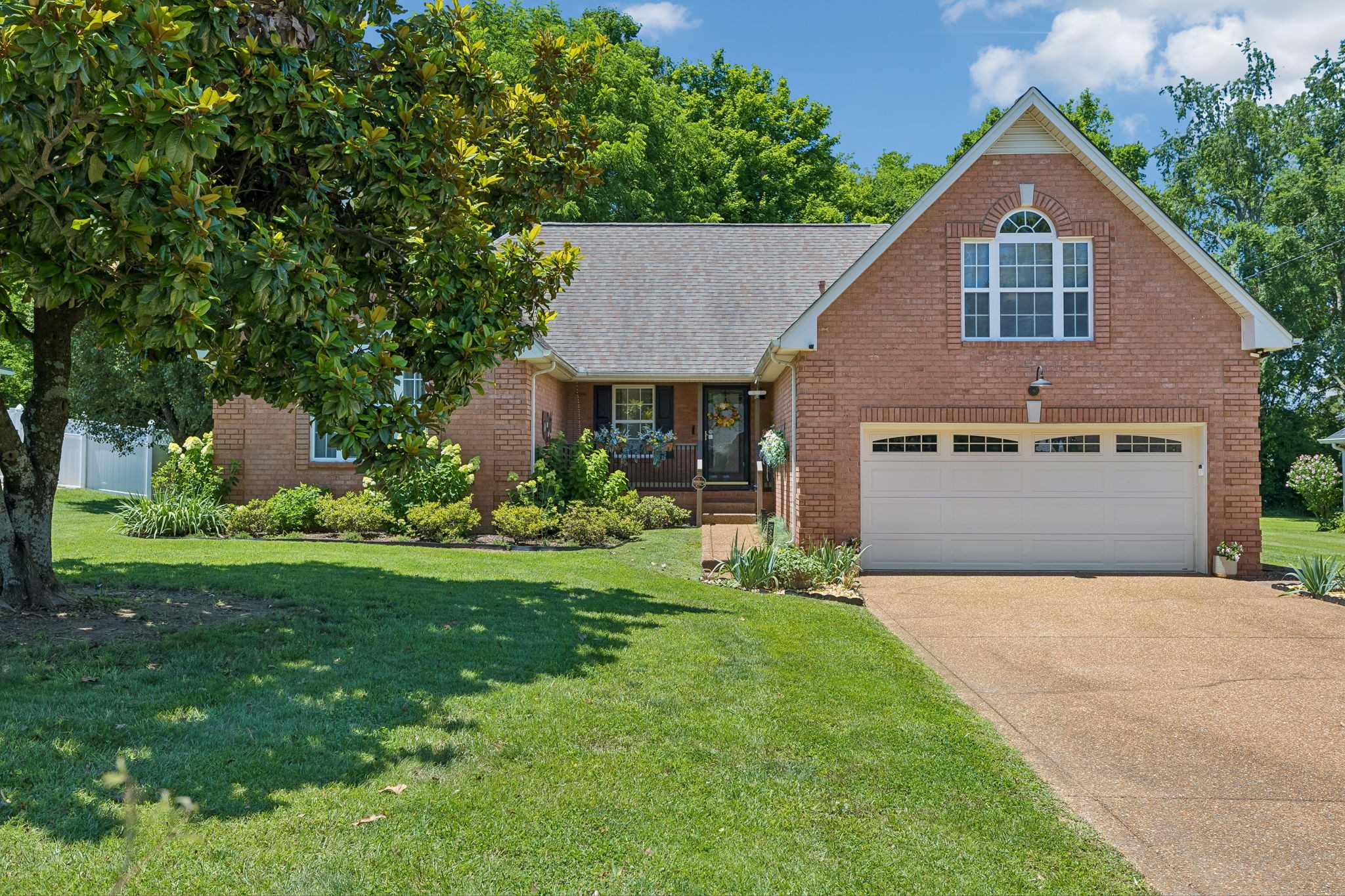124 W Braxton Ln