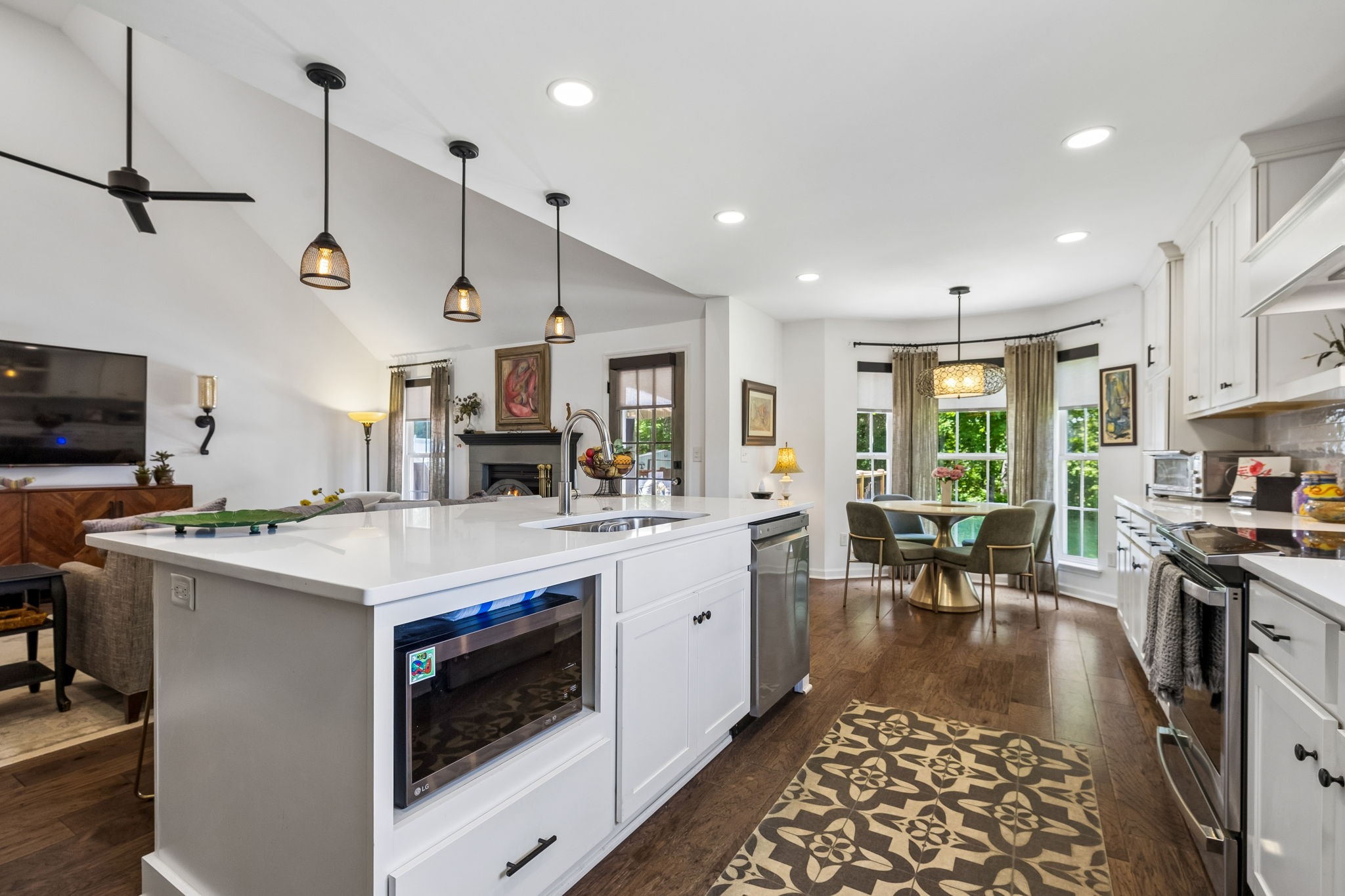124 W Braxton Ln