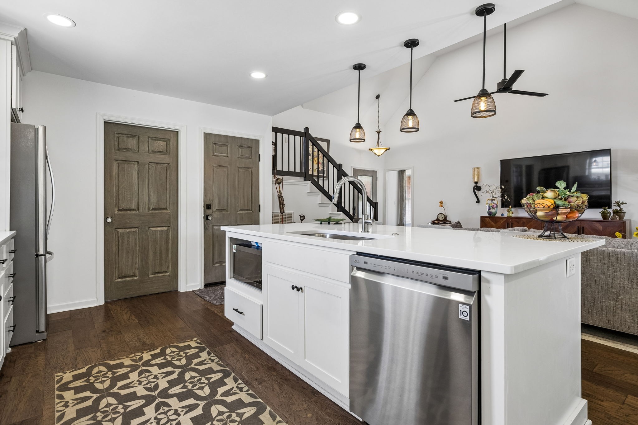 124 W Braxton Ln