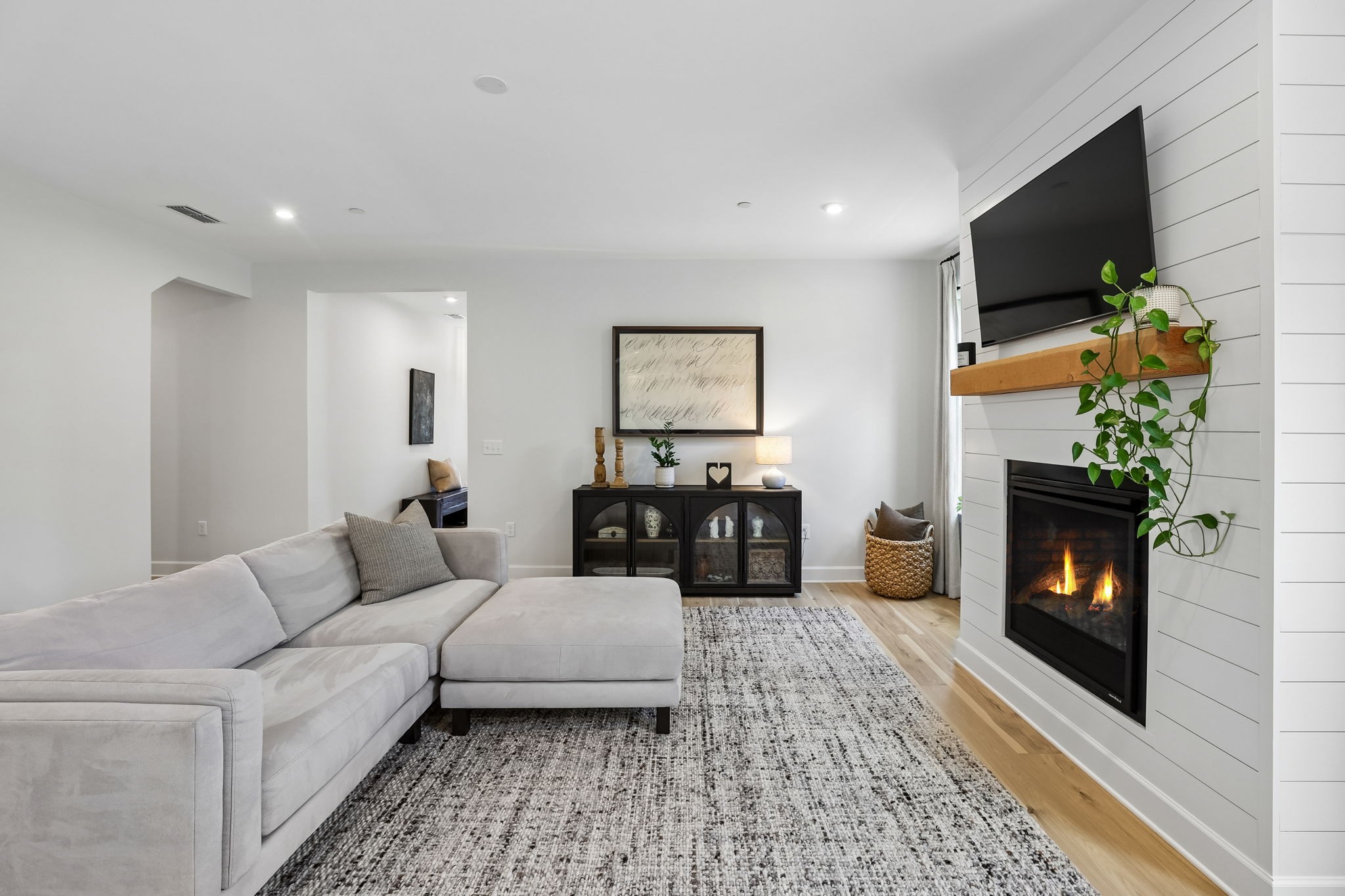 4044 Rosa Dr