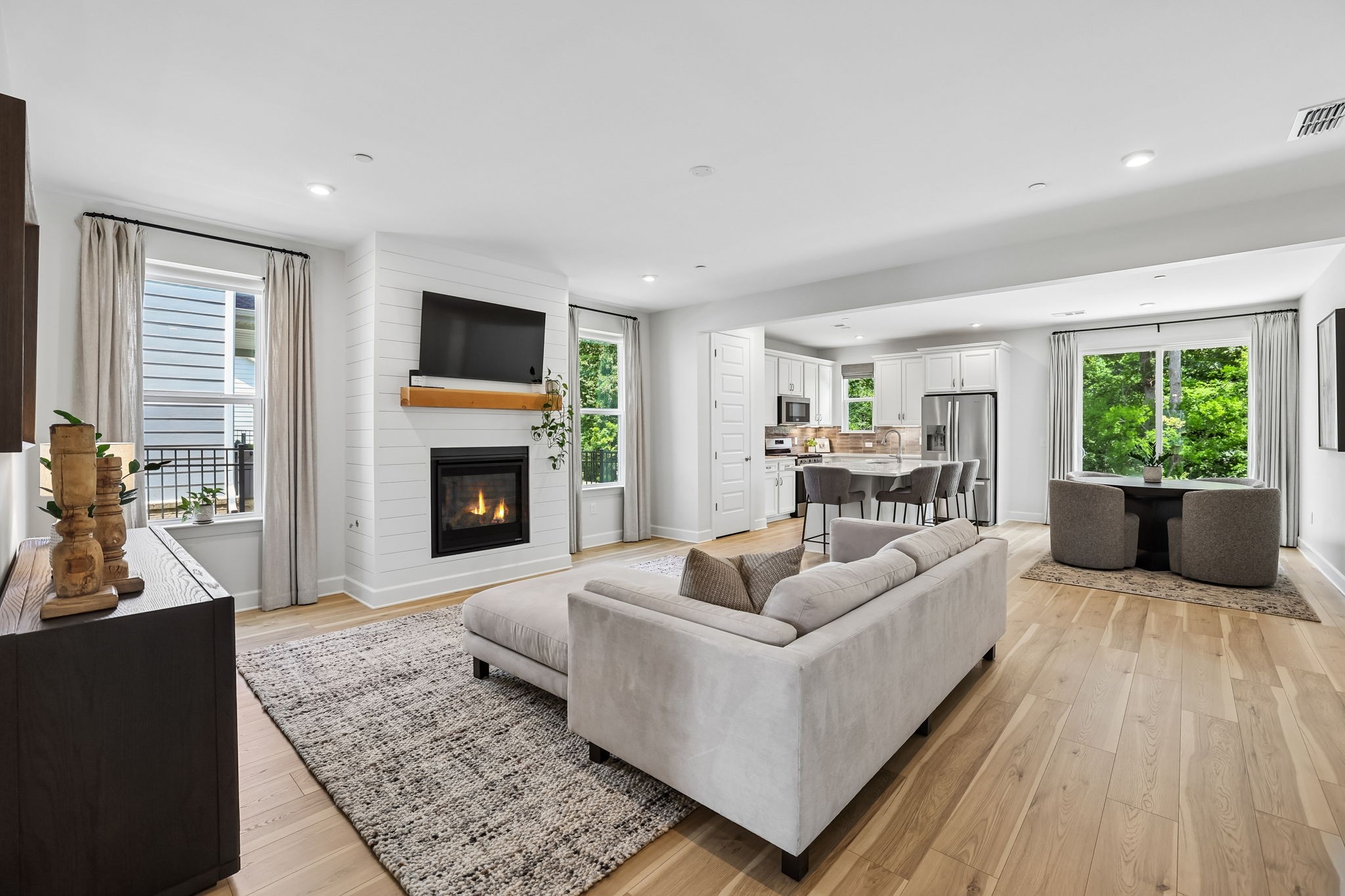 4044 Rosa Dr