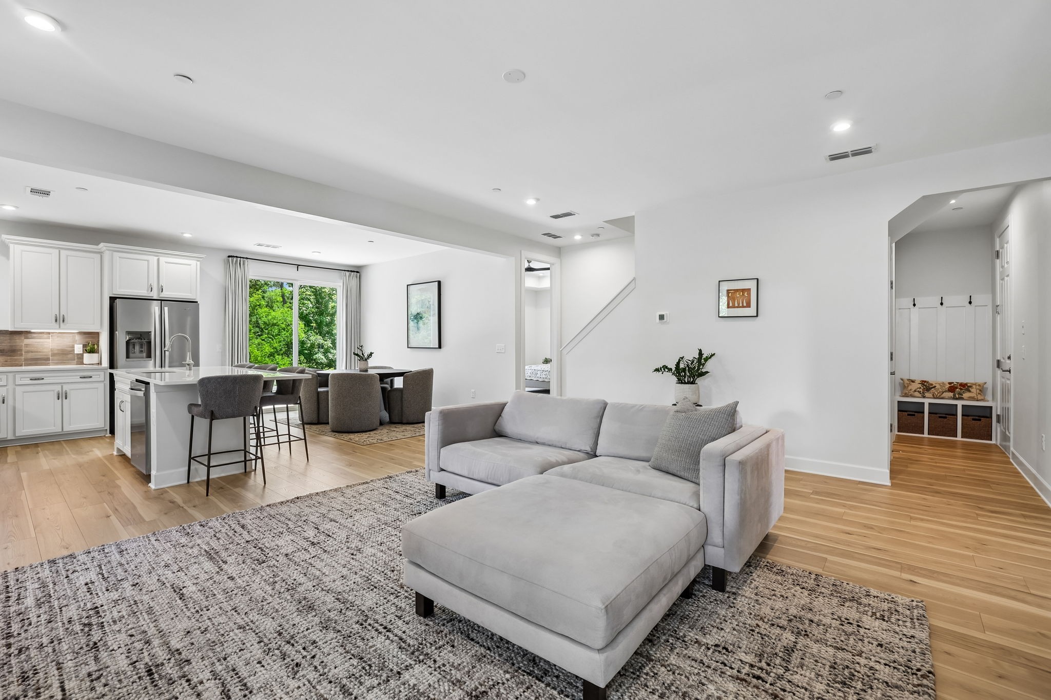 4044 Rosa Dr