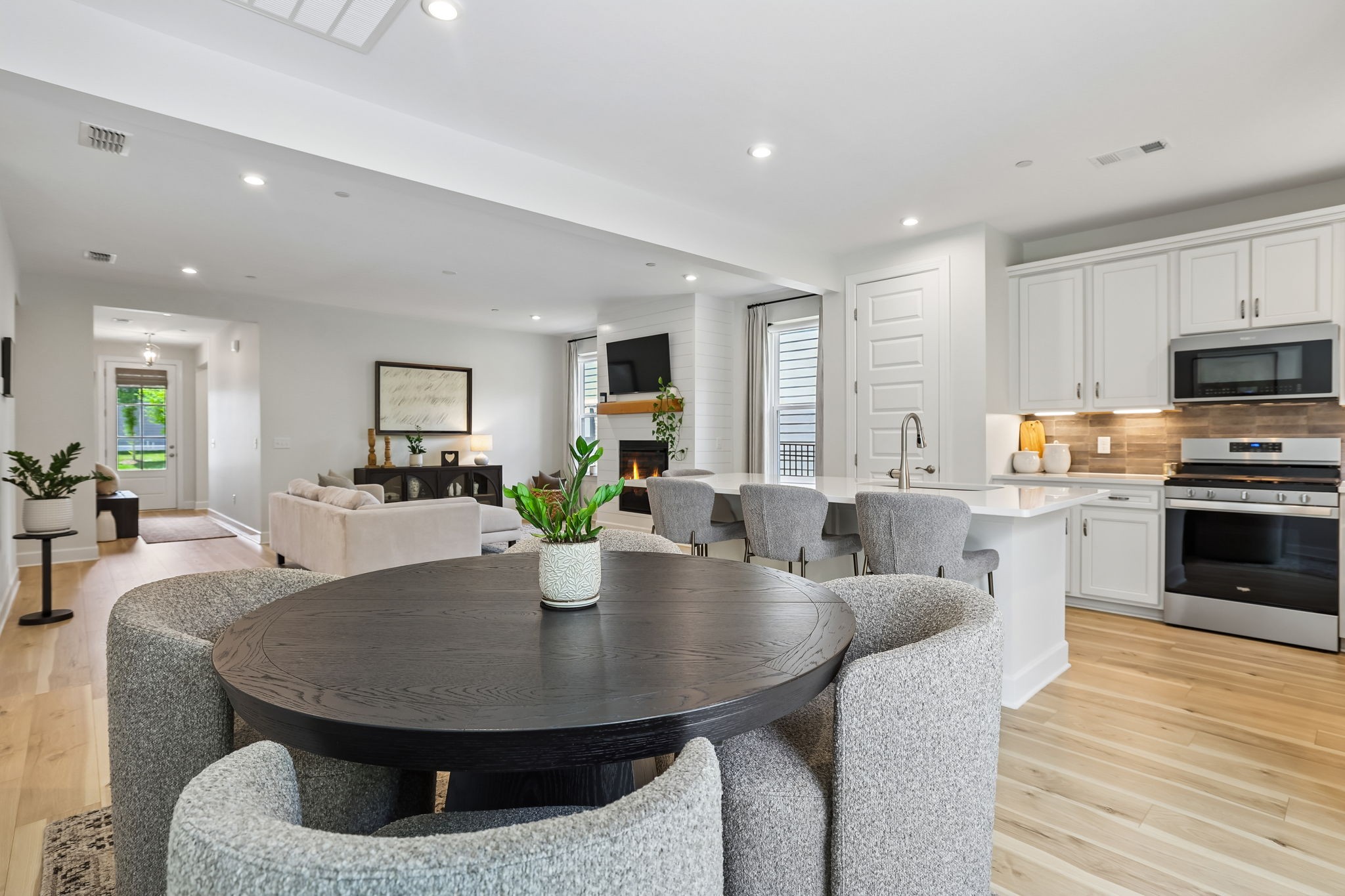 4044 Rosa Dr