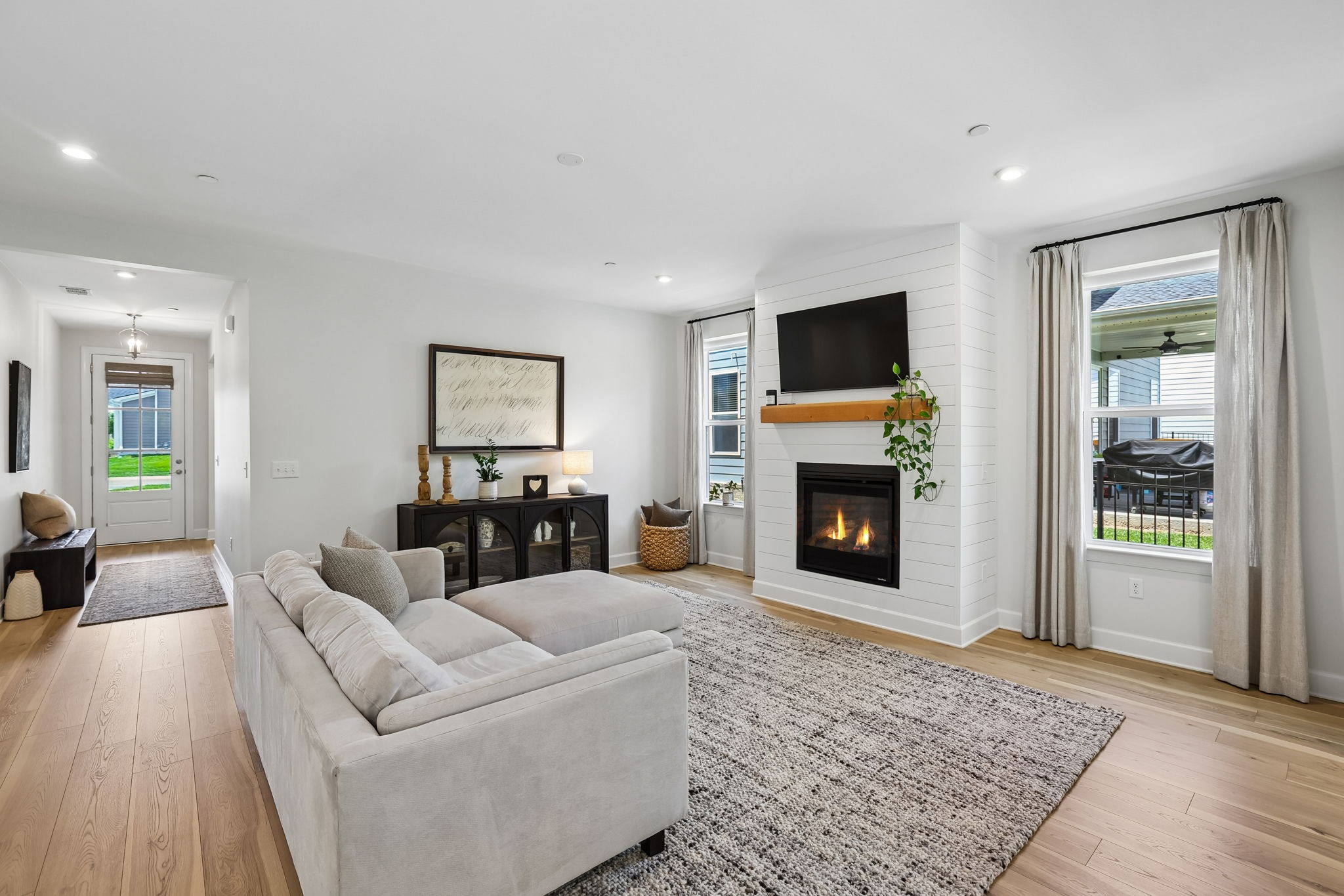 4044 Rosa Dr