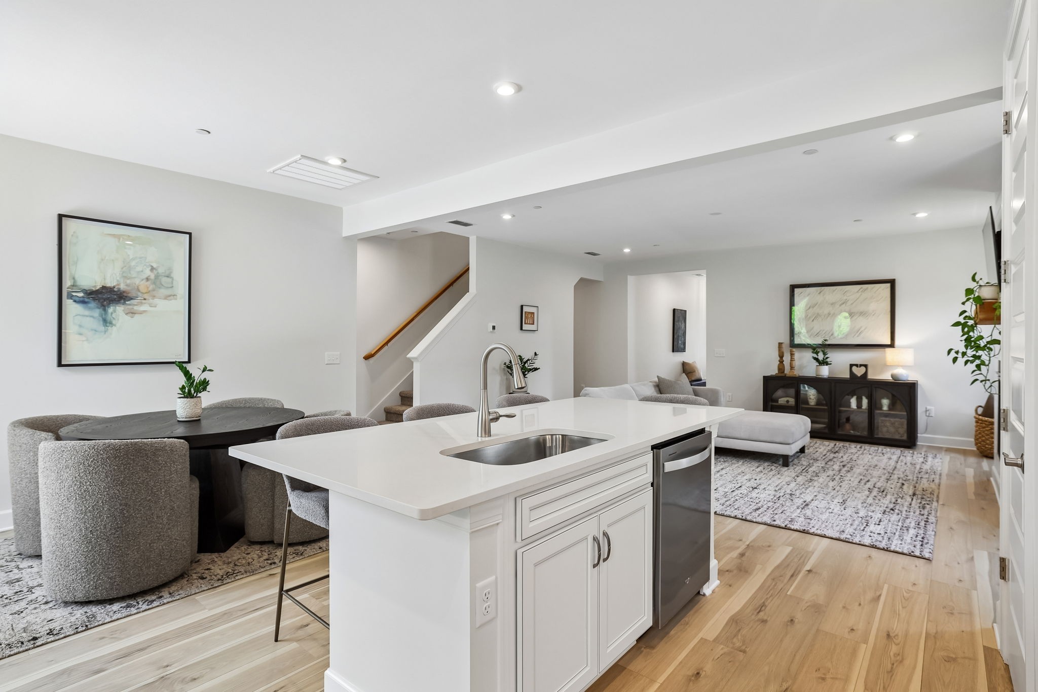 4044 Rosa Dr