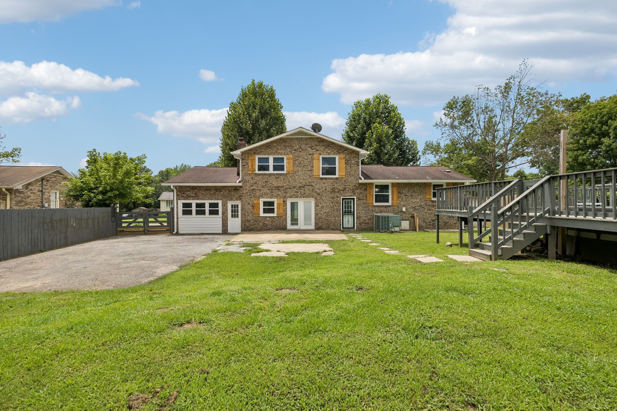 5140 Whitaker Dr