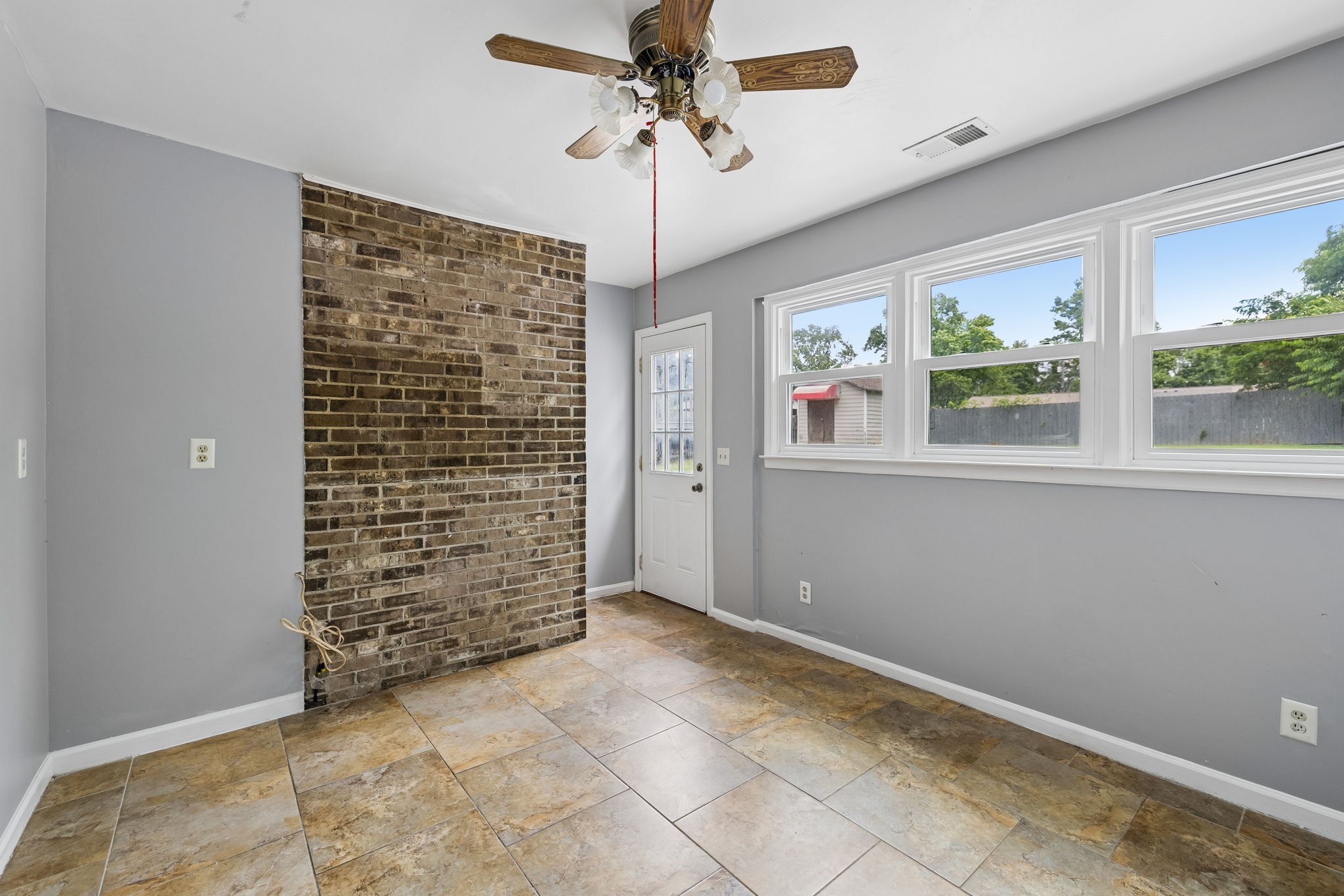 5140 Whitaker Dr