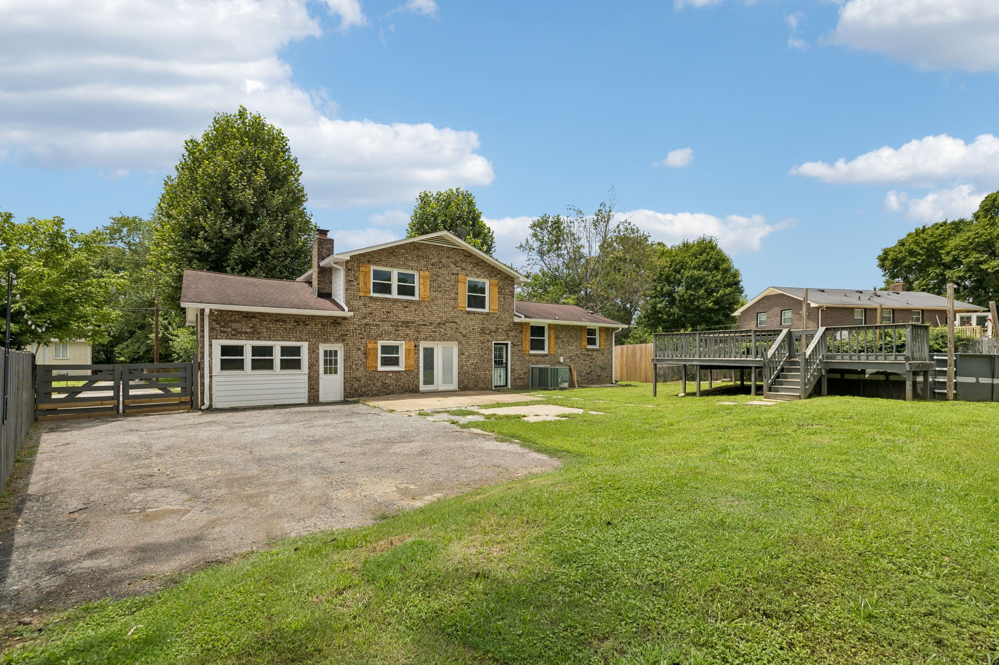 5140 Whitaker Dr