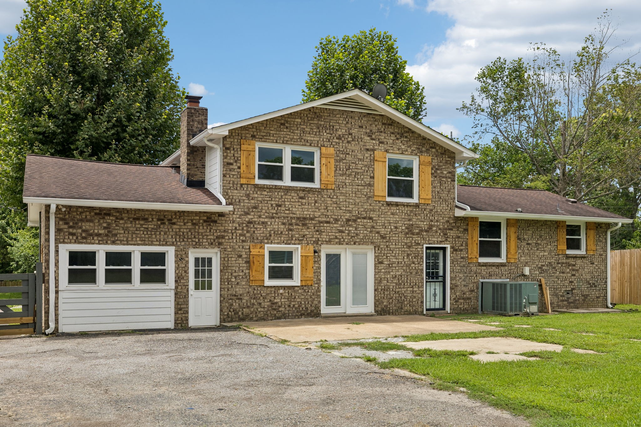 5140 Whitaker Dr
