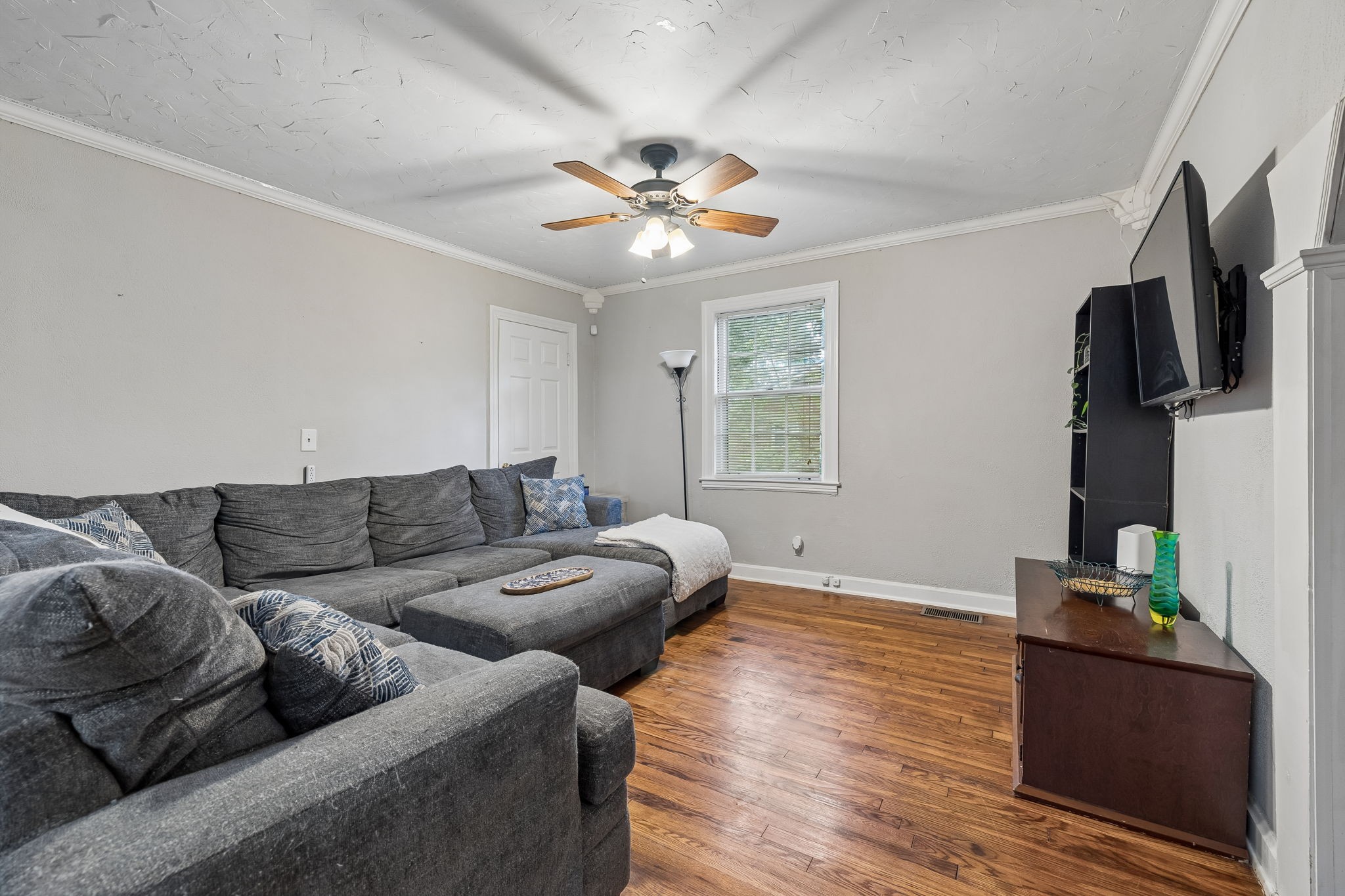 1804 Mars St
