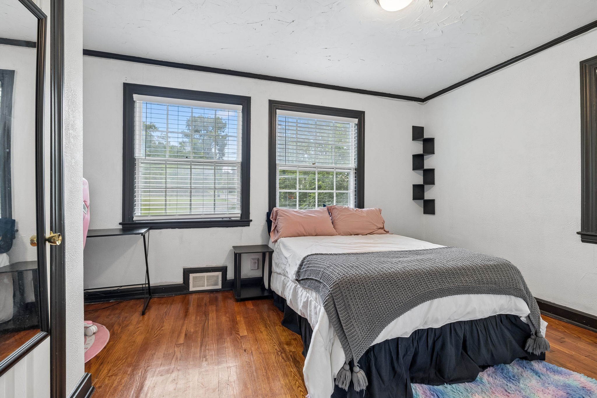 1804 Mars St