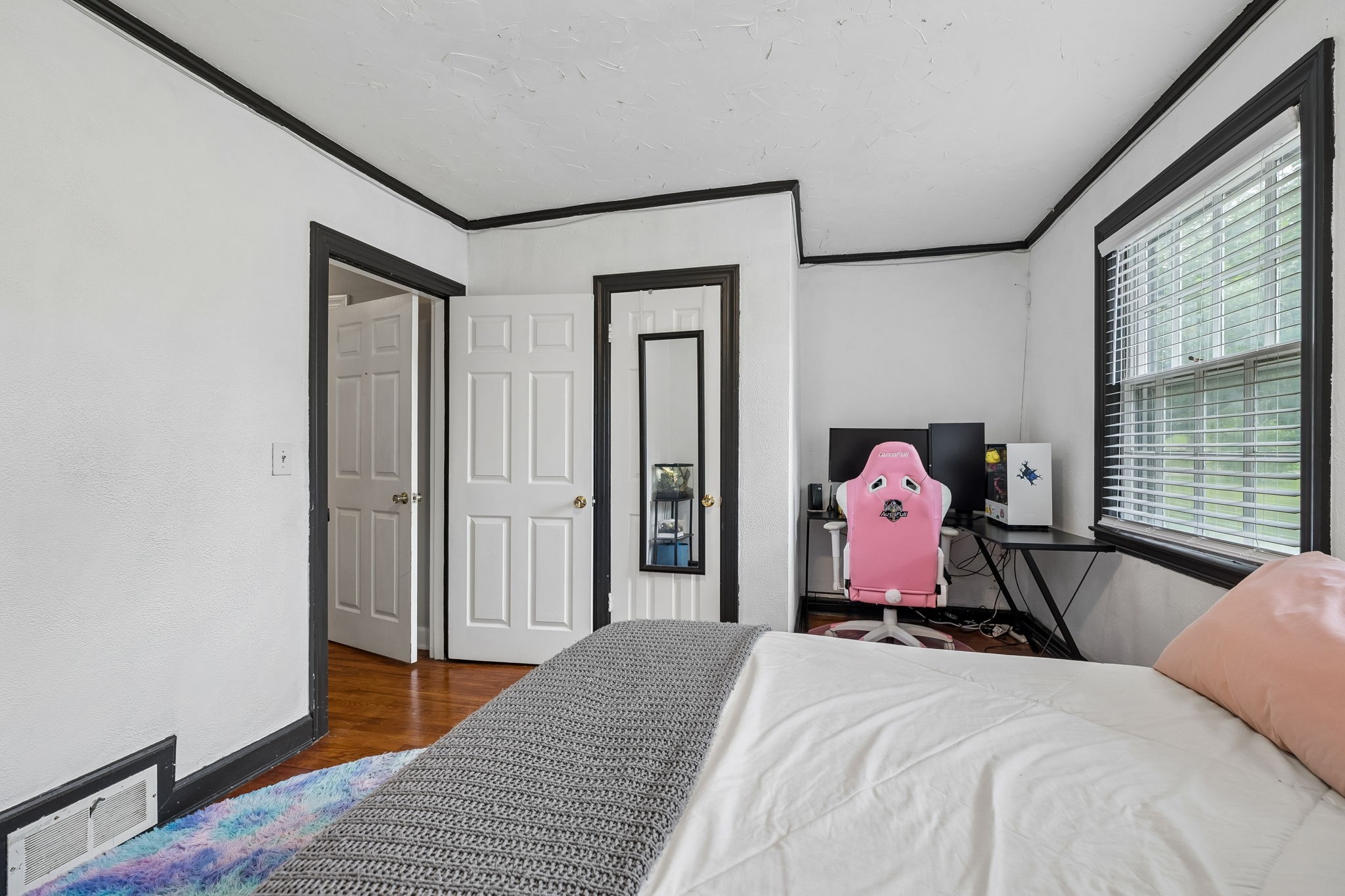 1804 Mars St