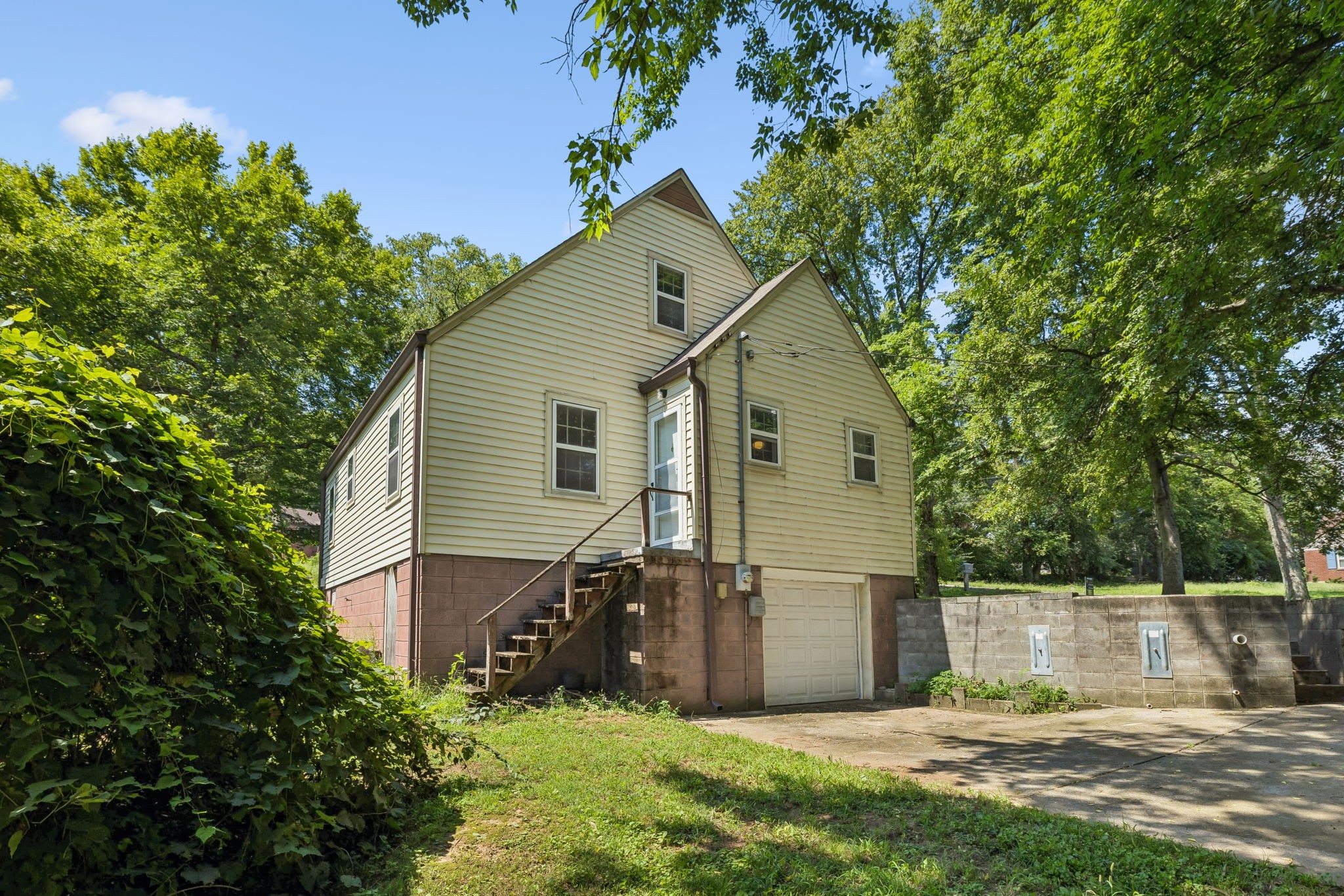 210 Cliffdale Rd