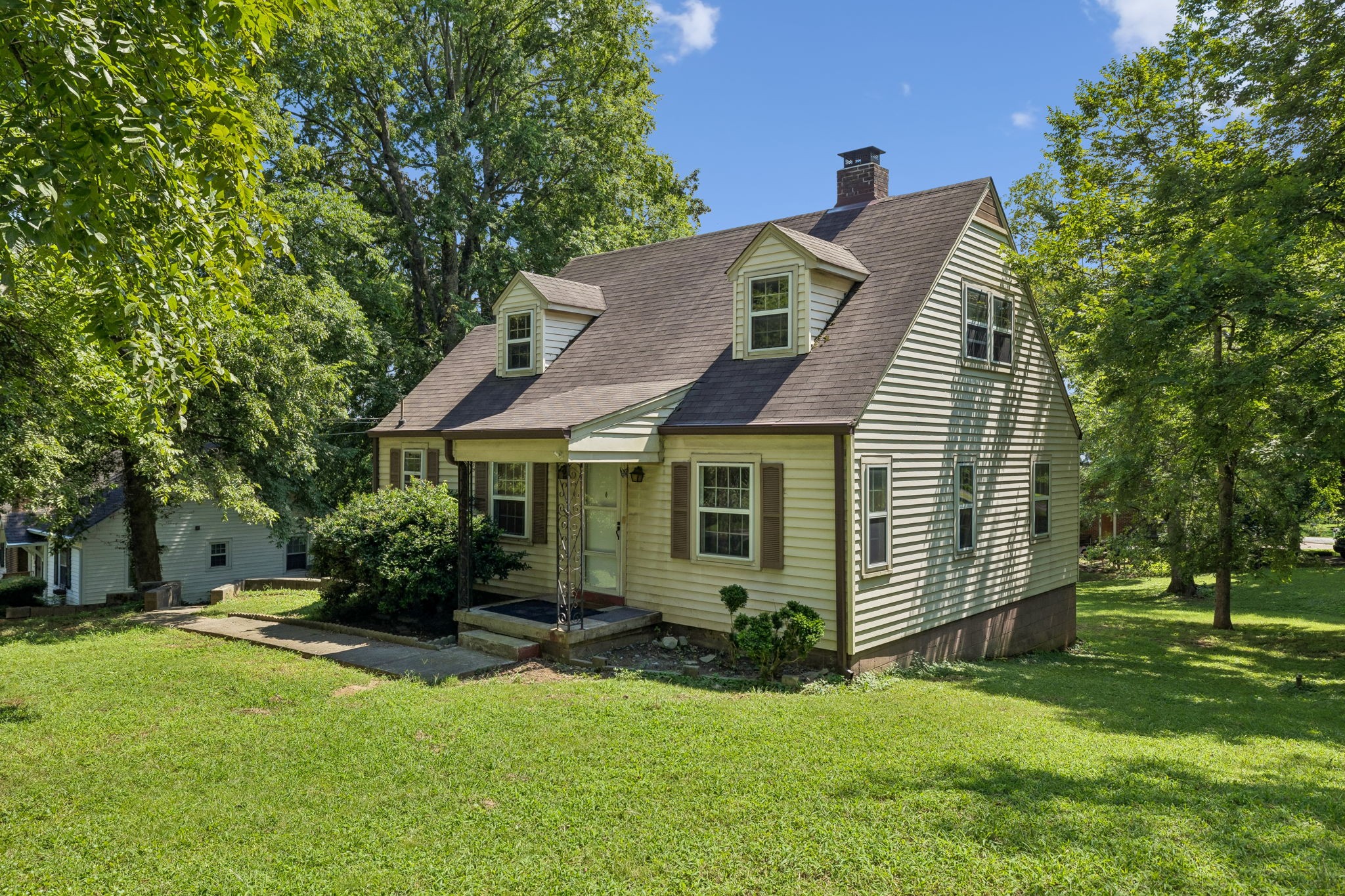 210 Cliffdale Rd